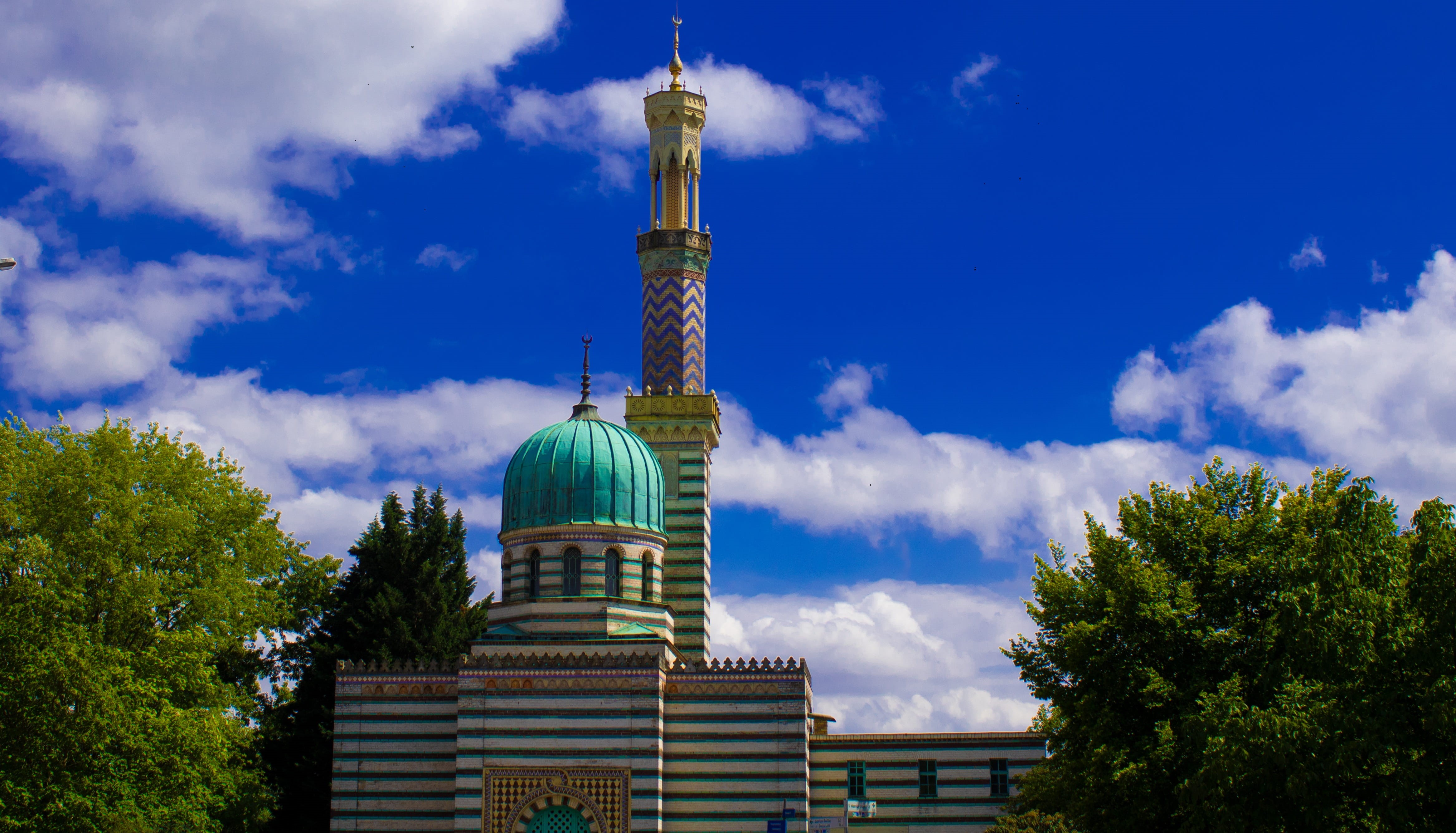 old building, moshe, place of worship, spirituality, dome, plant, belief, enlightenment, outdoors, built structure, building, city, crete, art, mosque, HD Wallpaper