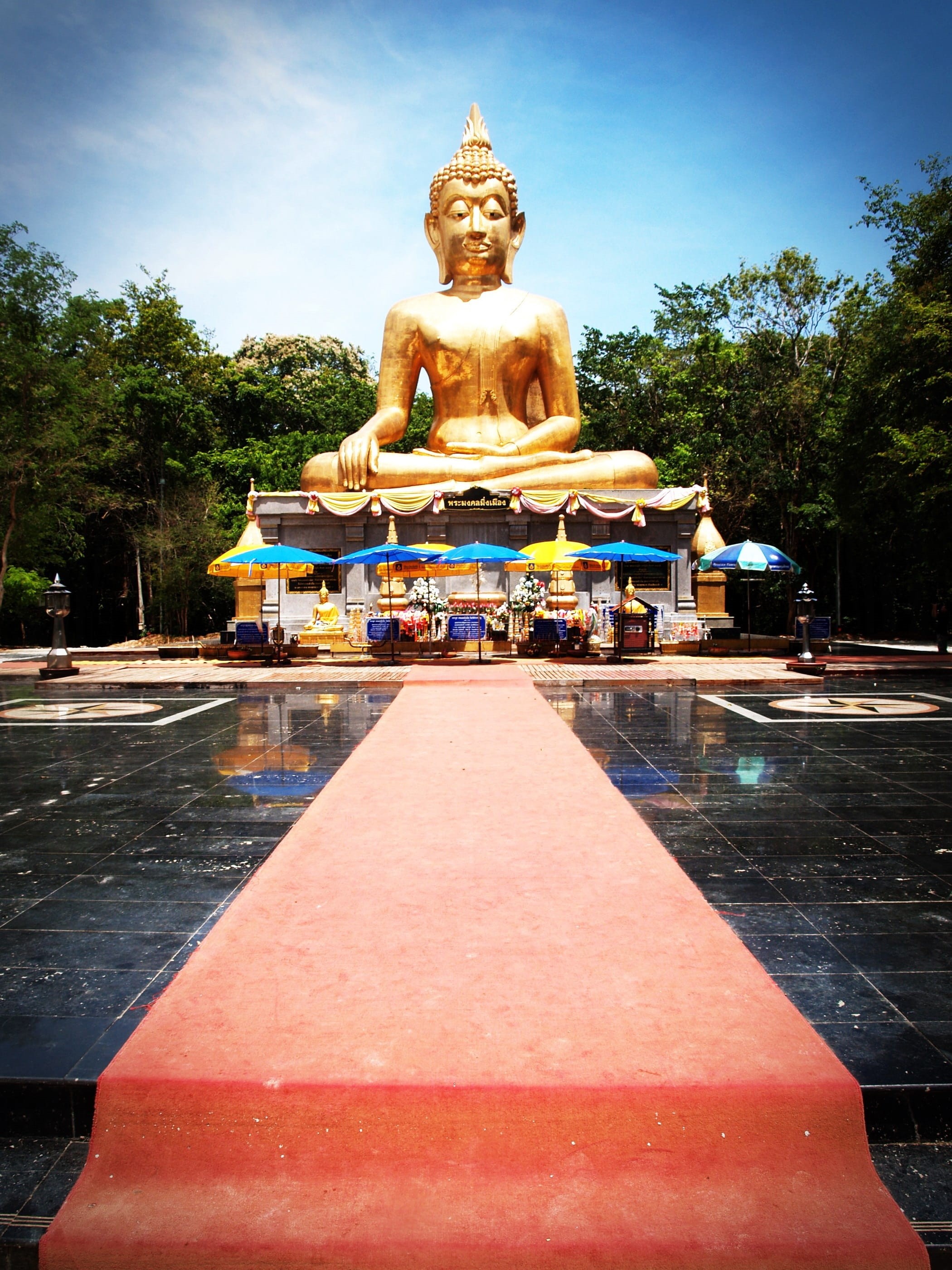landmark, sculpture, sunlight, temple - Building, sun, male likeness, Ancient, 2K, Architecture, spirit, plant, big buddha, tree, buddhism, pray, gold colored, Phone HD Wallpaper