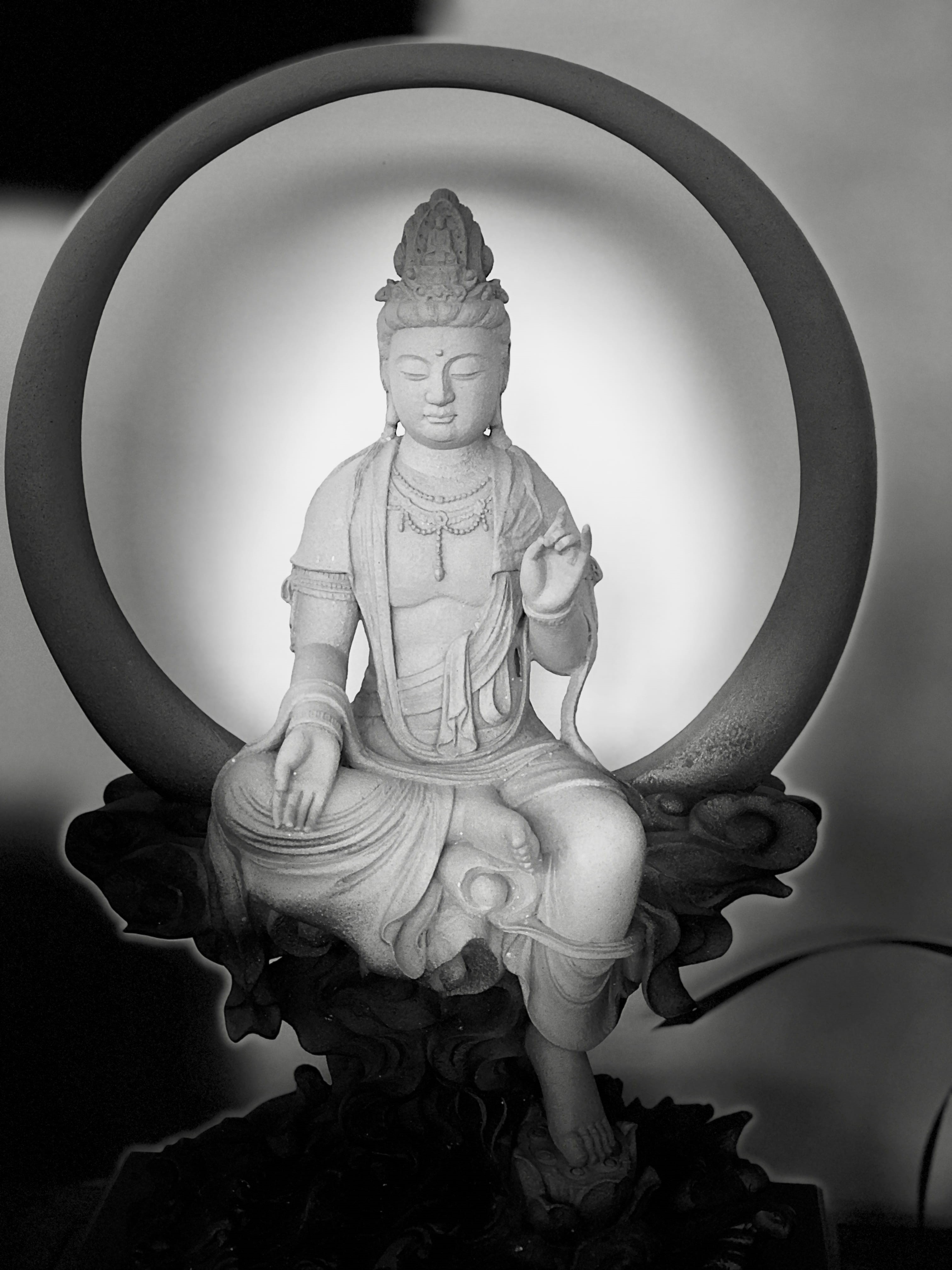 religion, belief, guanyin, spirituality, black and white, mercy, serenity, creativity, 4K, no people, circle, female likeness, representation, architecture, Phone HD Wallpaper