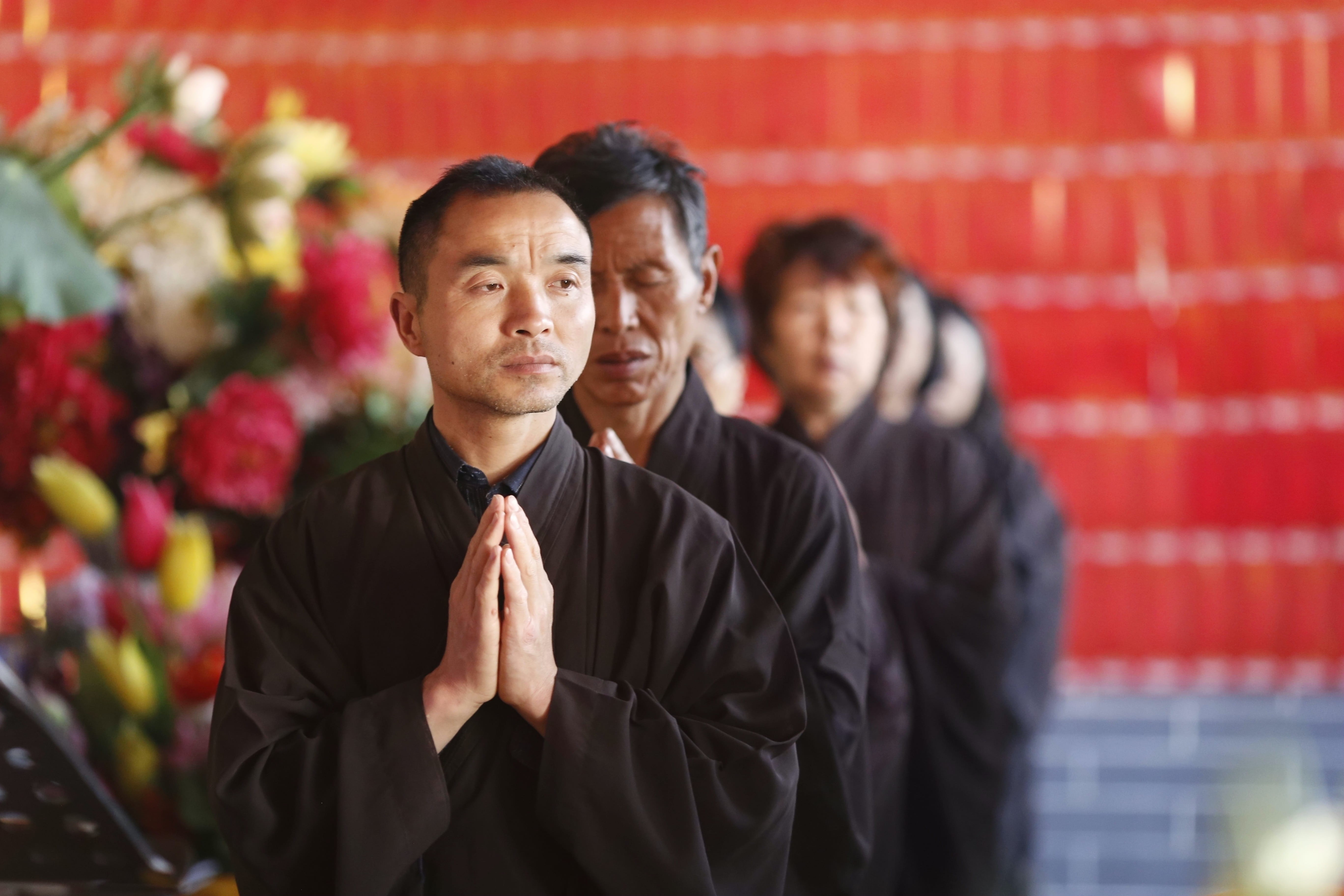 young adult, men, 5K, waist up, zheng guanyin temple, group of people, mid adult, smiling, monastery, business, mature adult, portrait, happiness, red, HD Wallpaper