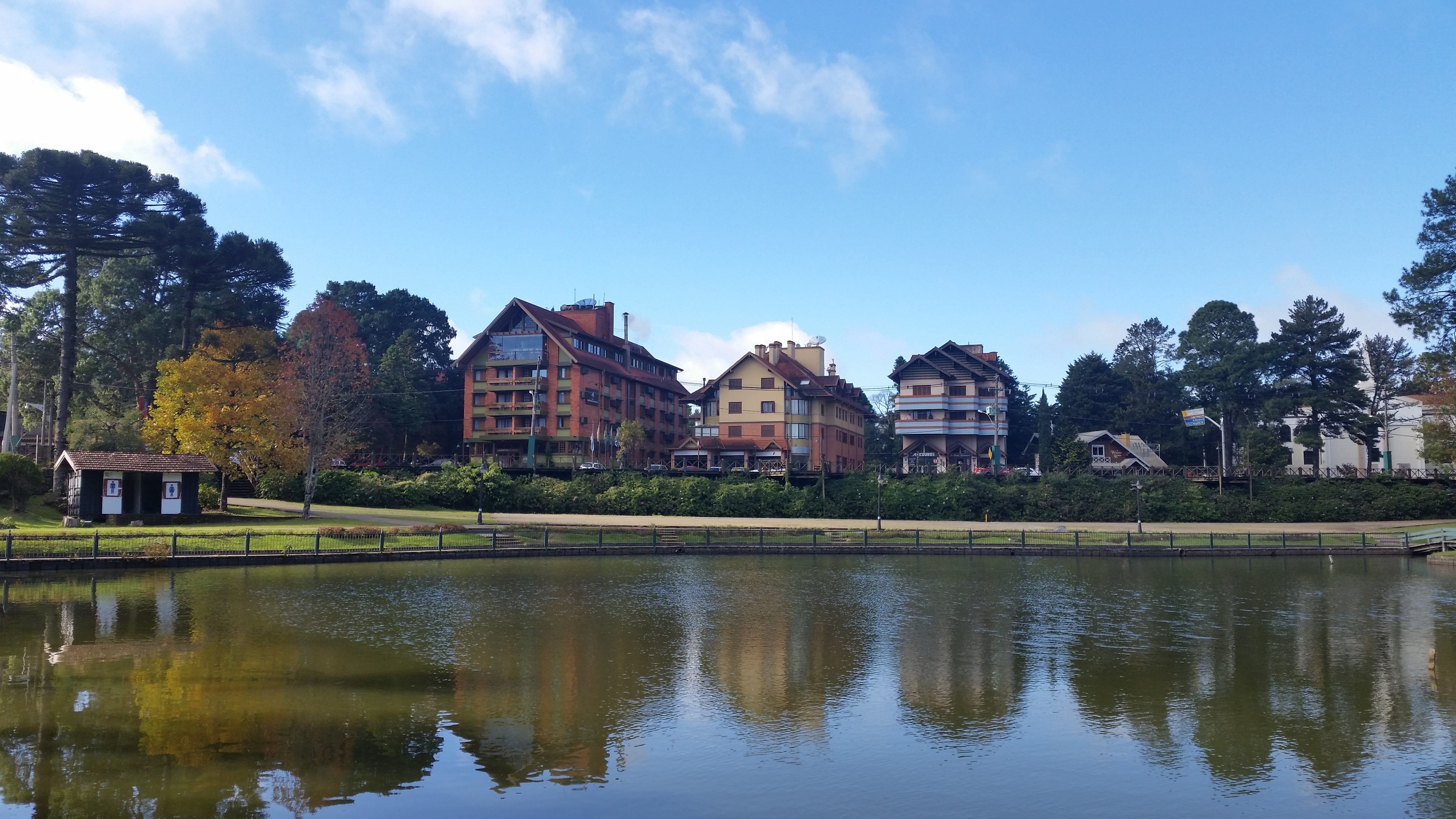 5K, tree, reflection, lake, Brazil, nature, blue, mountain ranges from rio grande do sul, residential district, o, outdoors, cloud - sky, sky, Campos Do Jordão, HD Wallpaper