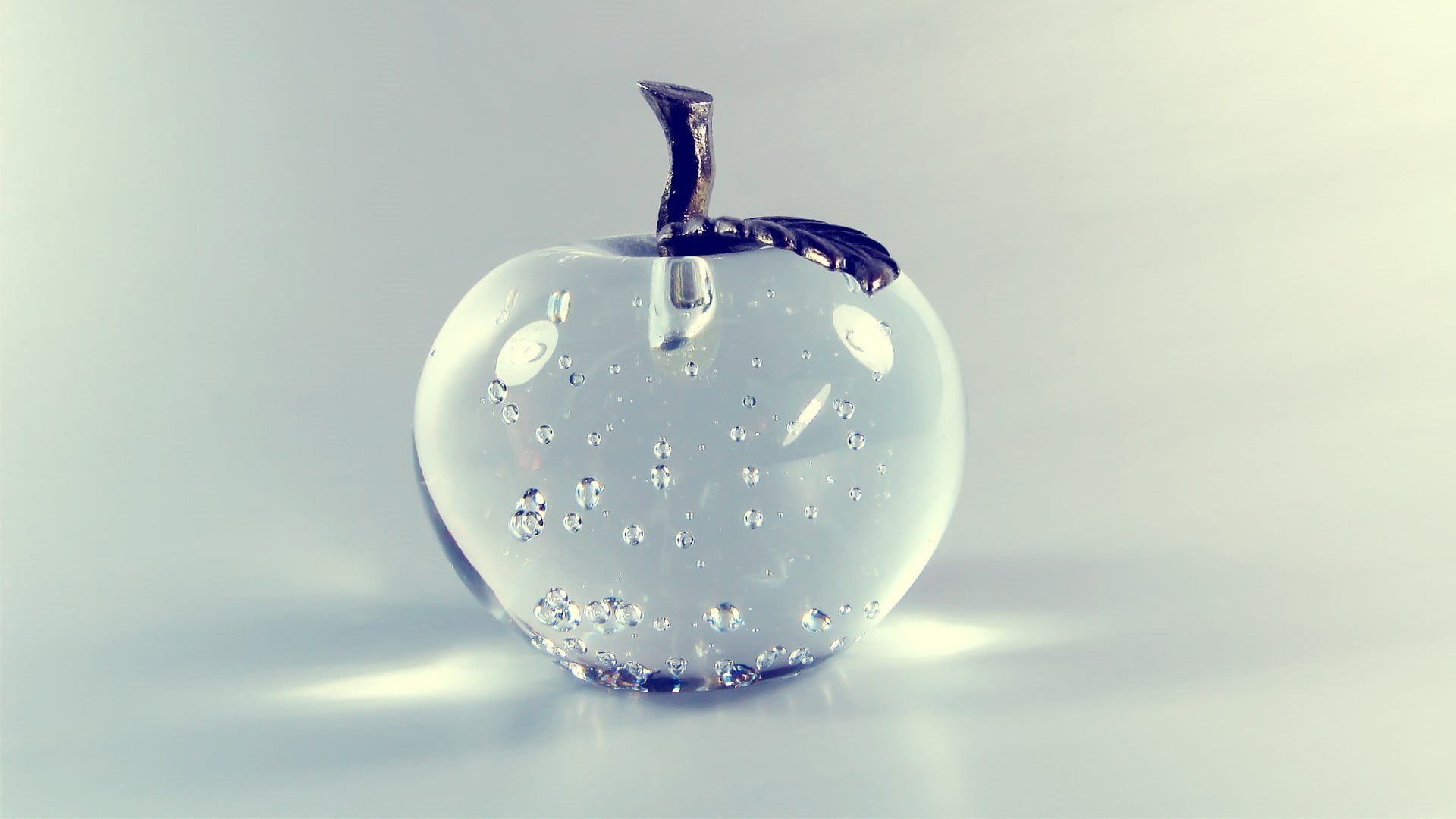 splashing, food and drink, single object, no people, studio shot, glass, food, indoors, gray background, Apple Inc., clear, figurine, apple, nature, white background, HD Wallpaper