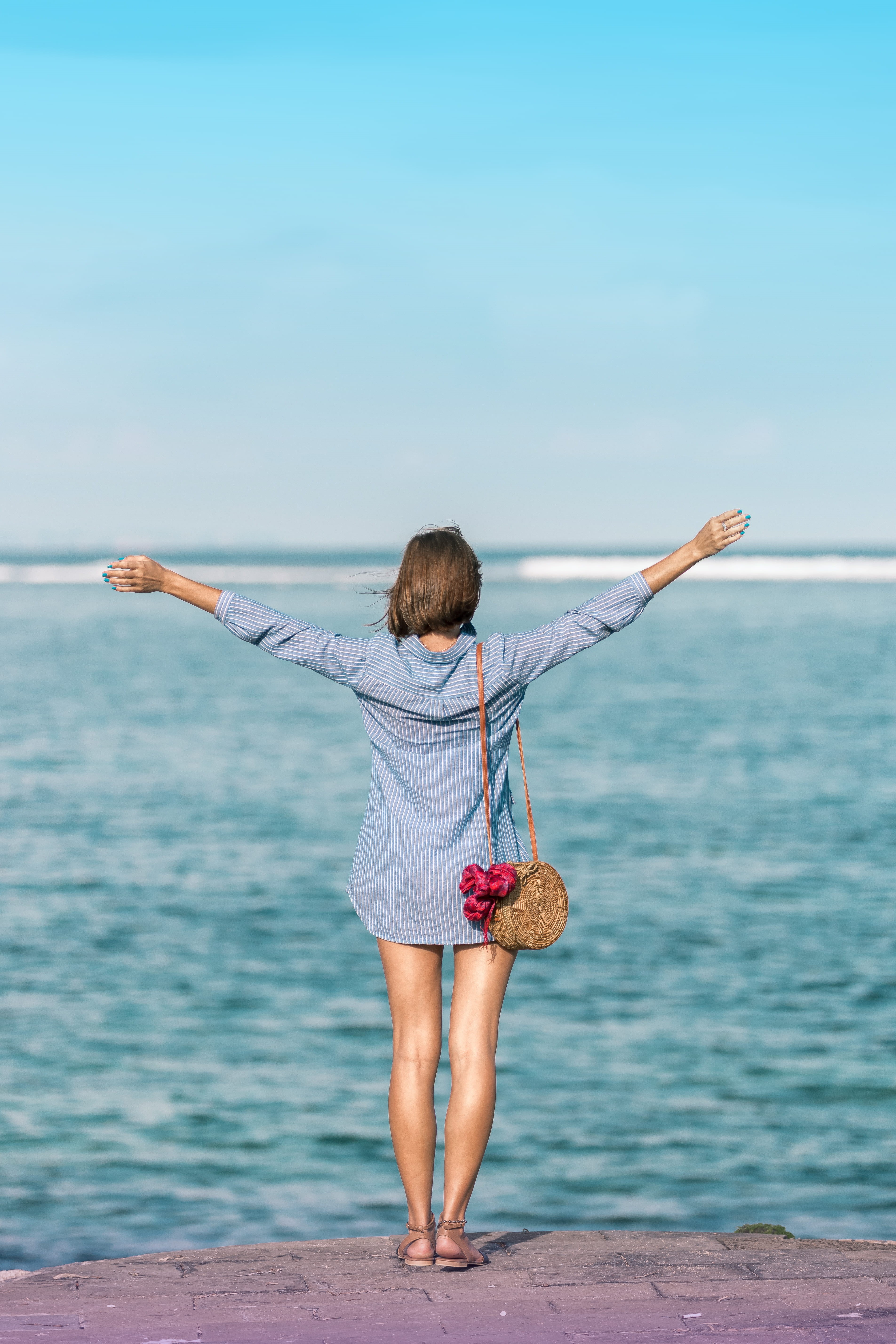 standing, scenics - nature, outdoors, human arm, hands, sea, women, water, 5K, leisure activity, beside, arms outstretched, horizon over water, day, handbag, Phone HD Wallpaper
