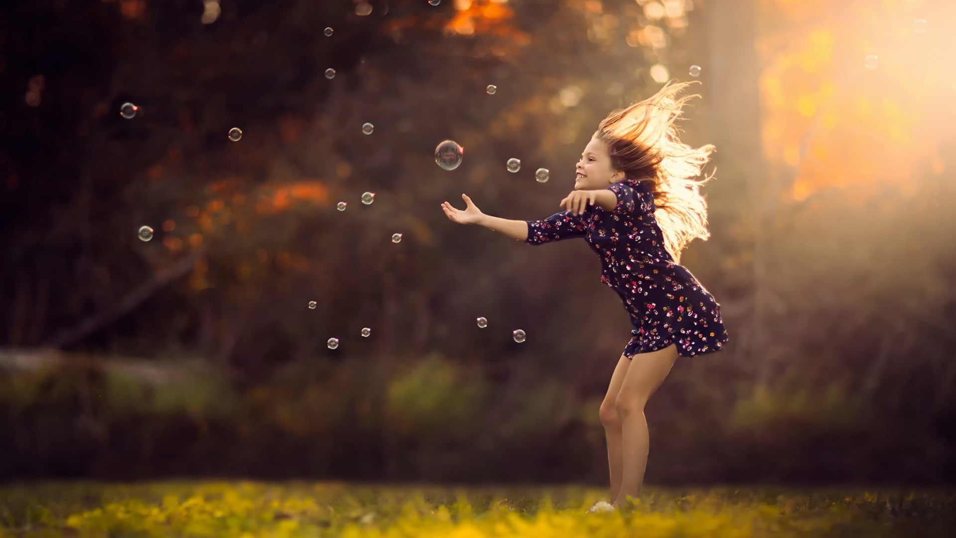 little girl, Nebraska, bubbles, 1080P, Jake Olson, sunlight, depth of field, children, smiling, HD Wallpaper