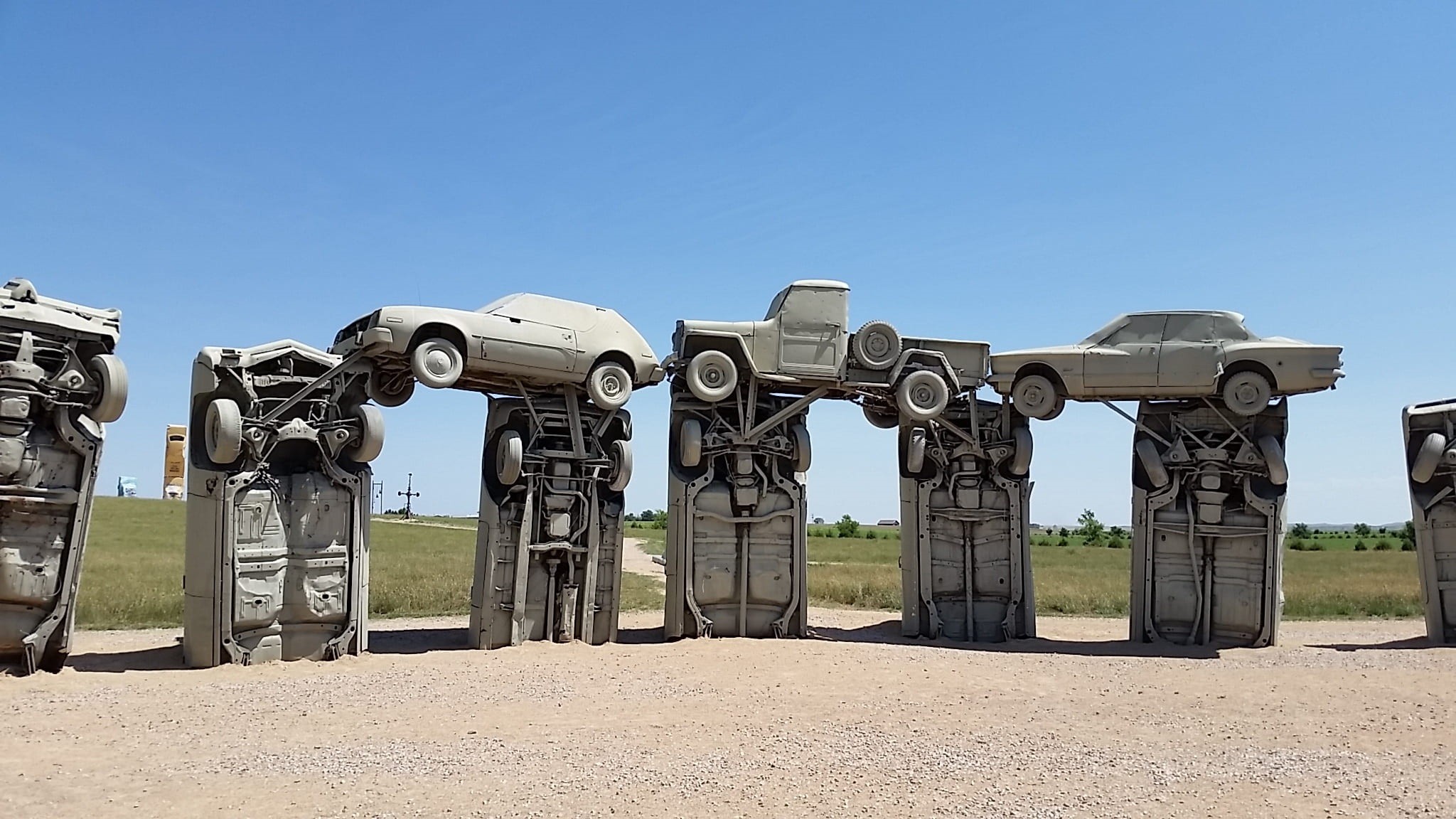 clear sky, tourism, sunlight, architecture, travel destinations, history, nebraska, carhenge, no people, built structure, sculpture, blue, copy space, day, HD Wallpaper