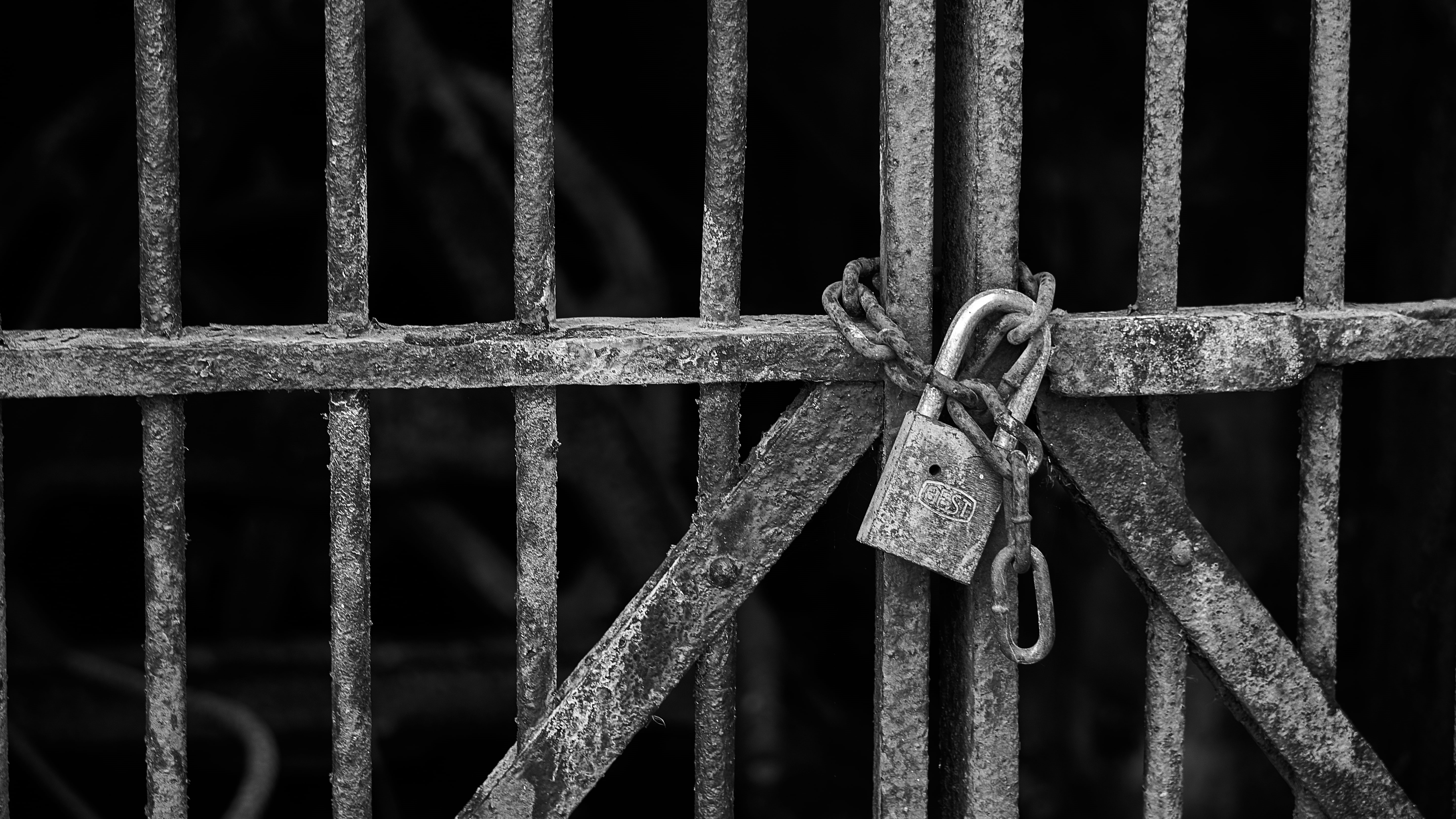 boundary, no people, iron, close-up, rusty, lock, outdoors, fence, protection, 5K, security, prison cell, punishment, barrier, safety, metal, pattern, HD Wallpaper