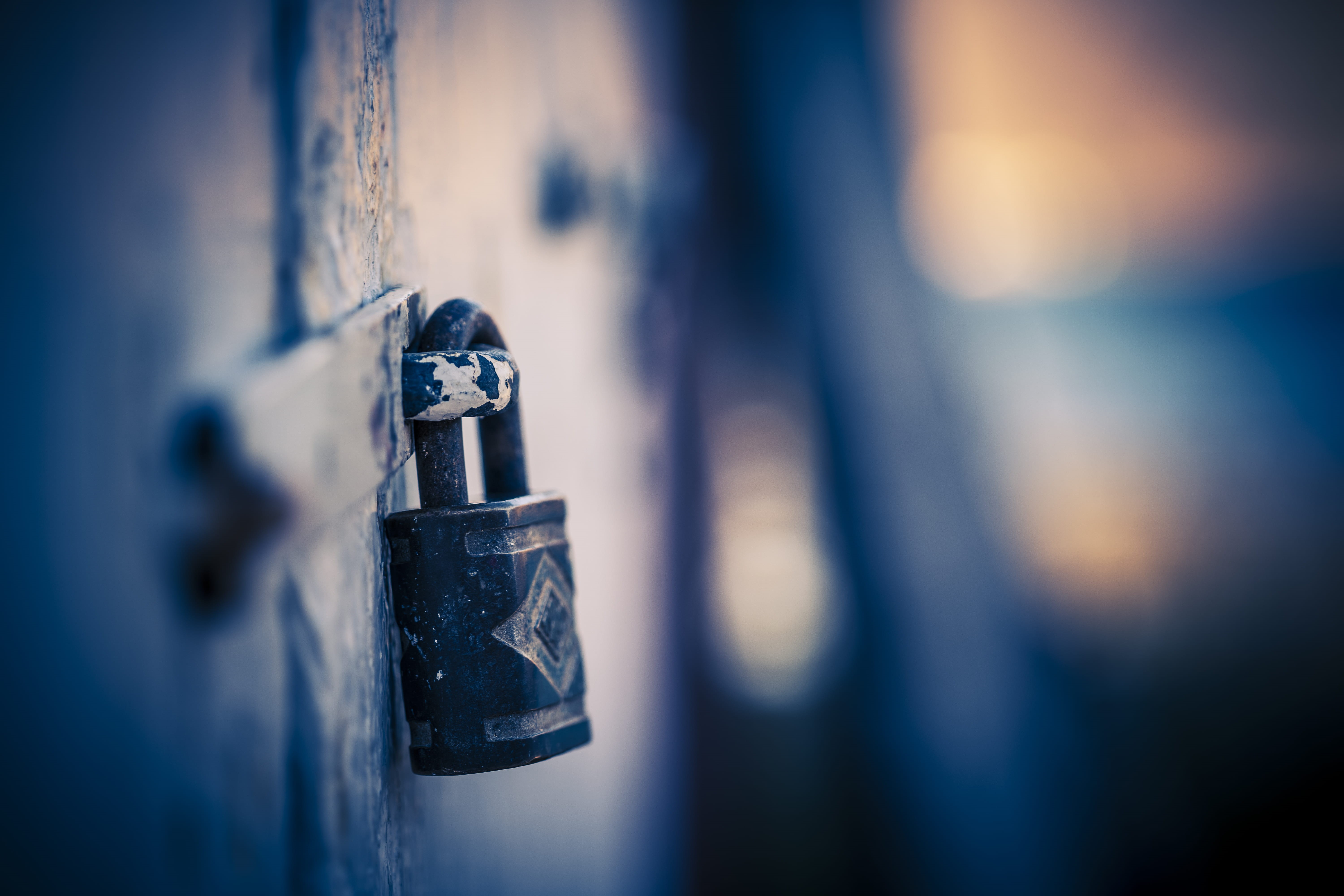 bokeh, security, focus on foreground, latch, blurred background, wood - material, 5K, no people, lock, hanging, architecture, black, steel, metal, emotion, HD Wallpaper