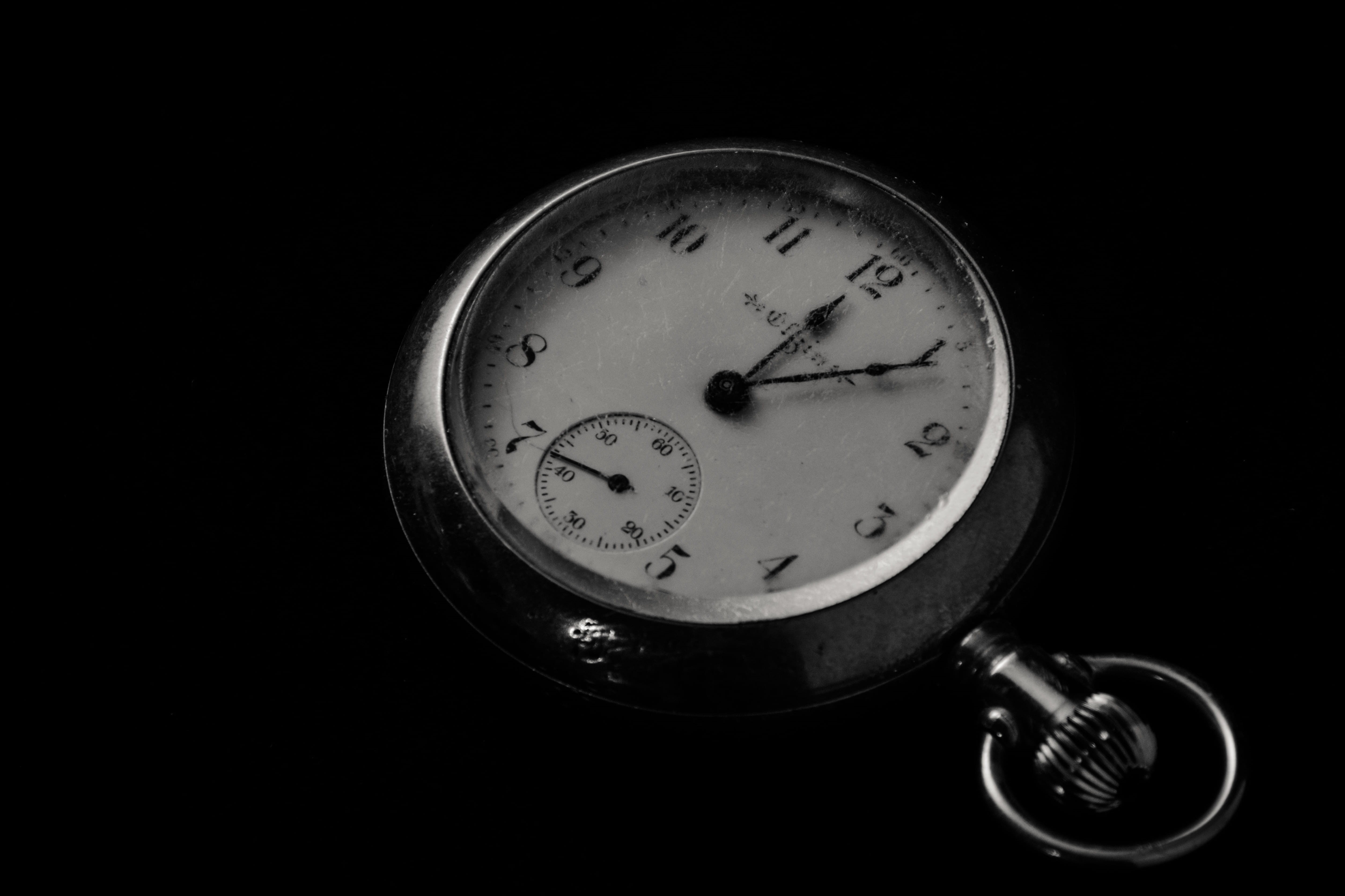 classic, number, studio shot, watch, technology, countdown, numbers, still life, Analogue, minute, indoors, time, equipment, 4K, clock, no people, black background, HD Wallpaper