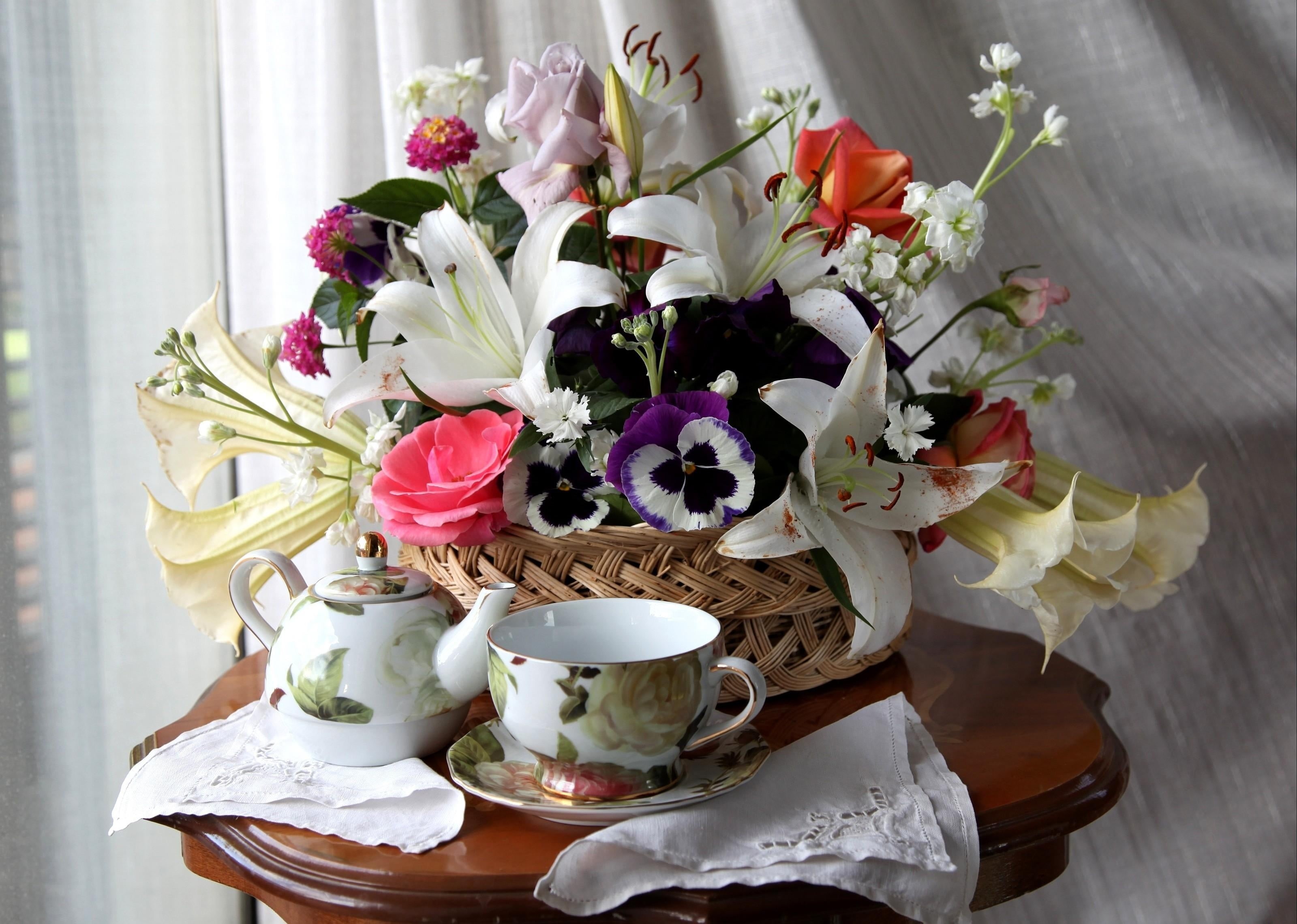 crockery, pink Color, vulnerability, celebration, nature, wood - Material, love, vase, red, no people, bunch of flowers, white, tea, decor, cafe, gift, HD Wallpaper