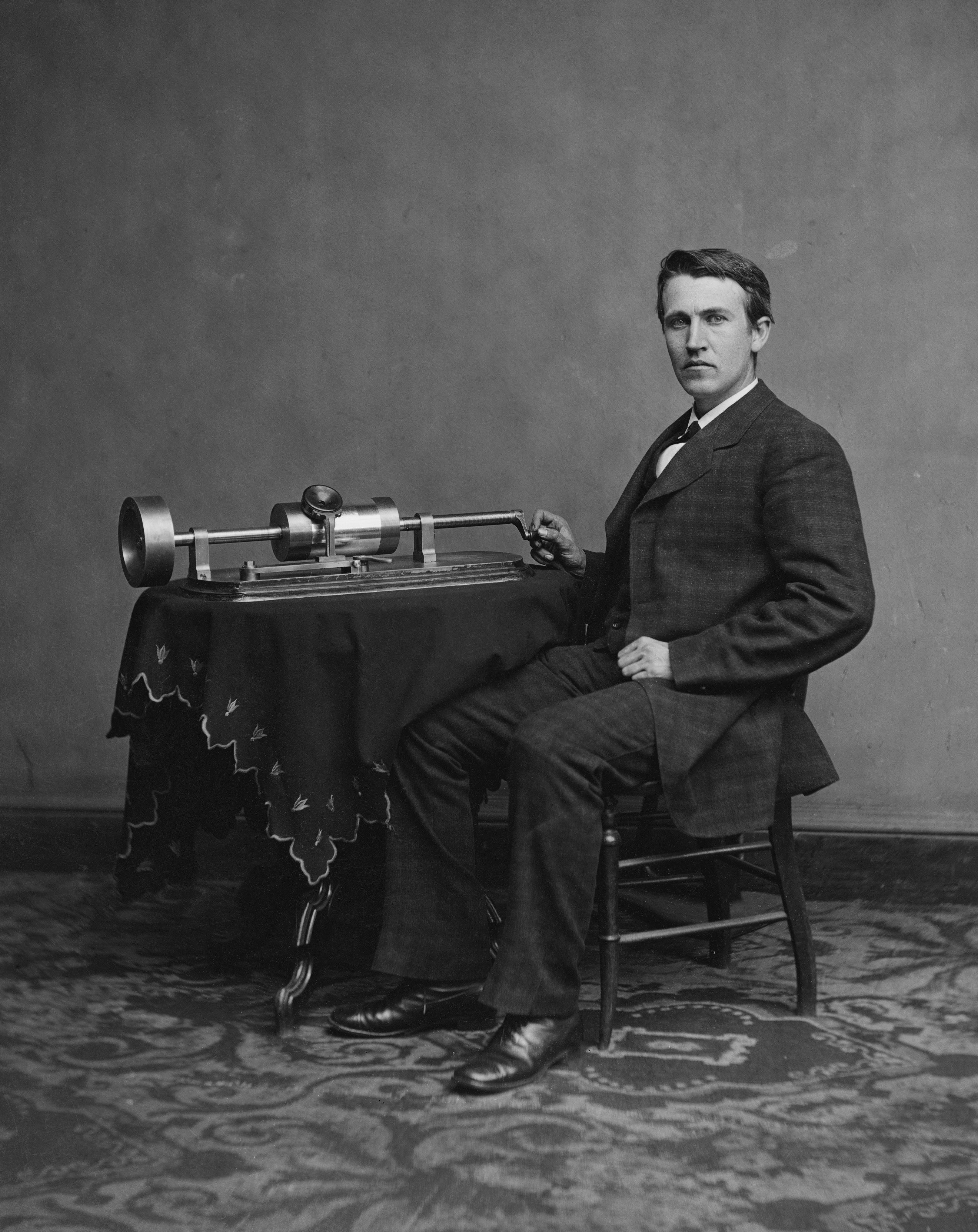 casual clothing, looking away, progress, young men, chair, tool, inventor, young adult, scientists, phonograph, man, music, full length, metal, black And White, Phone HD Wallpaper