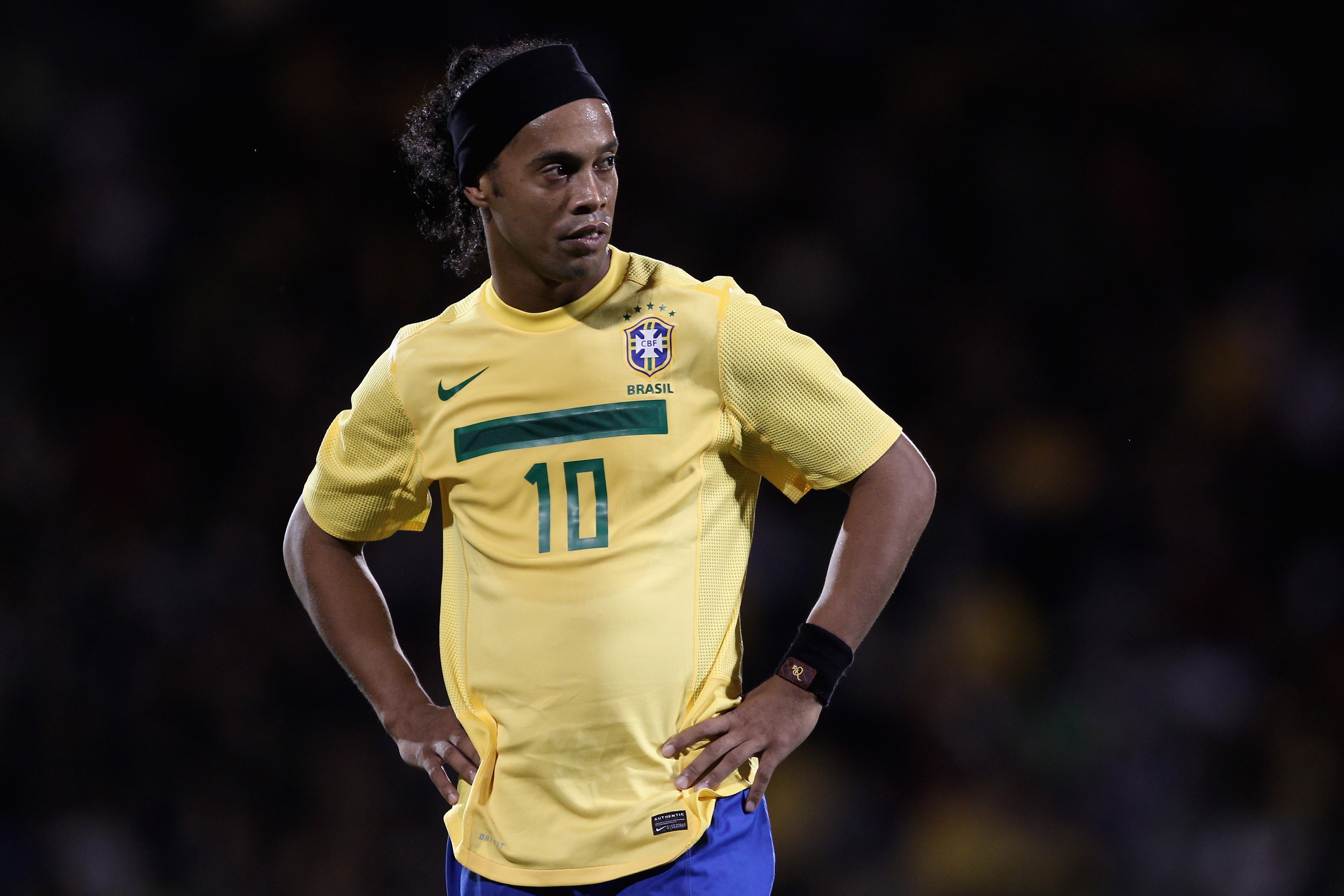 men, Ronaldo de Assis Moreira, 4K, sports clothing, sports uniform, sportsman, yellow, competitive sport, competition, printed, running, s, Ronaldinho, HD Wallpaper