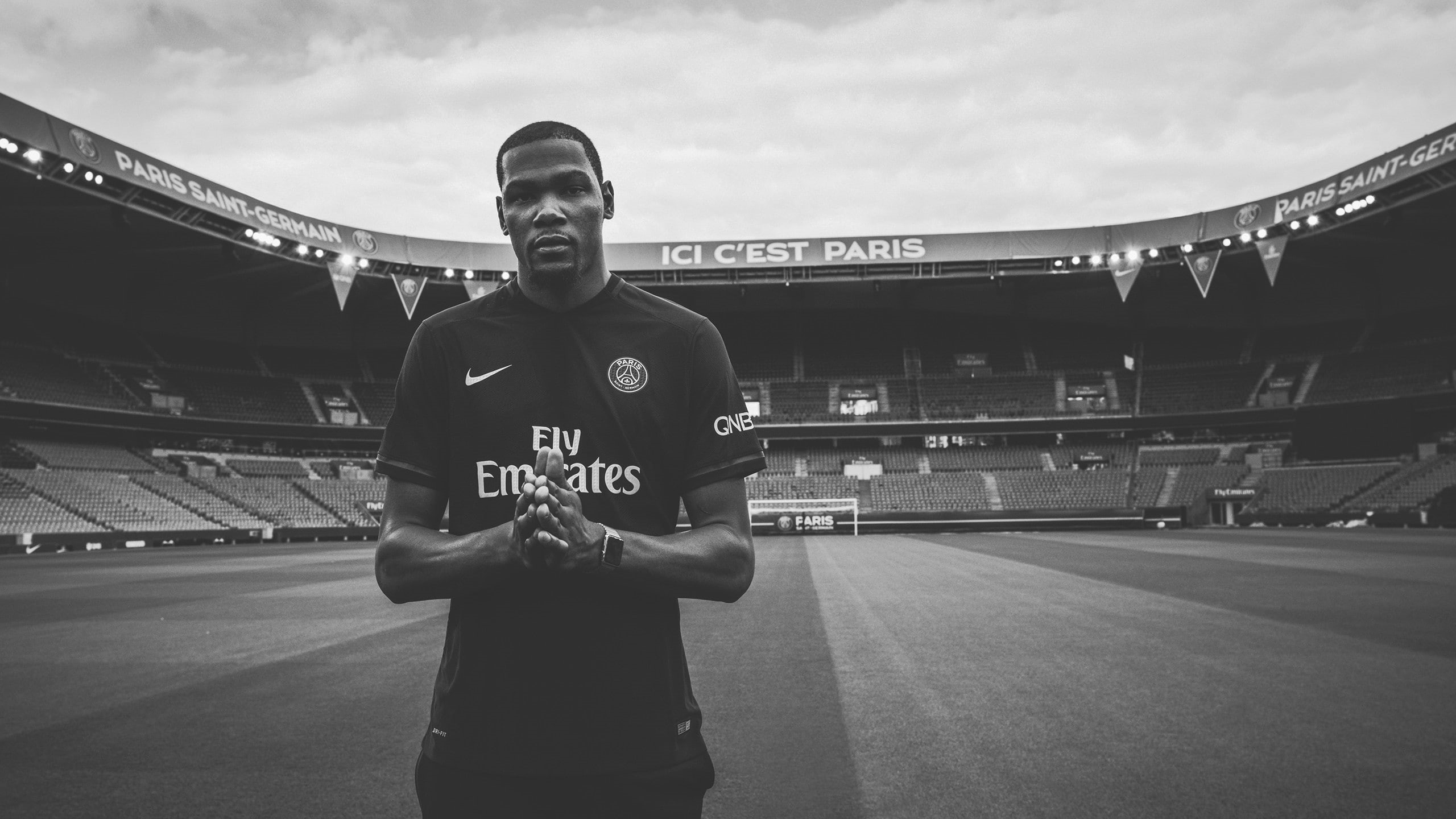 monochrome, sportwear, stadium, 2K, soccer pitches, Kevin Durant, sports, HD Wallpaper