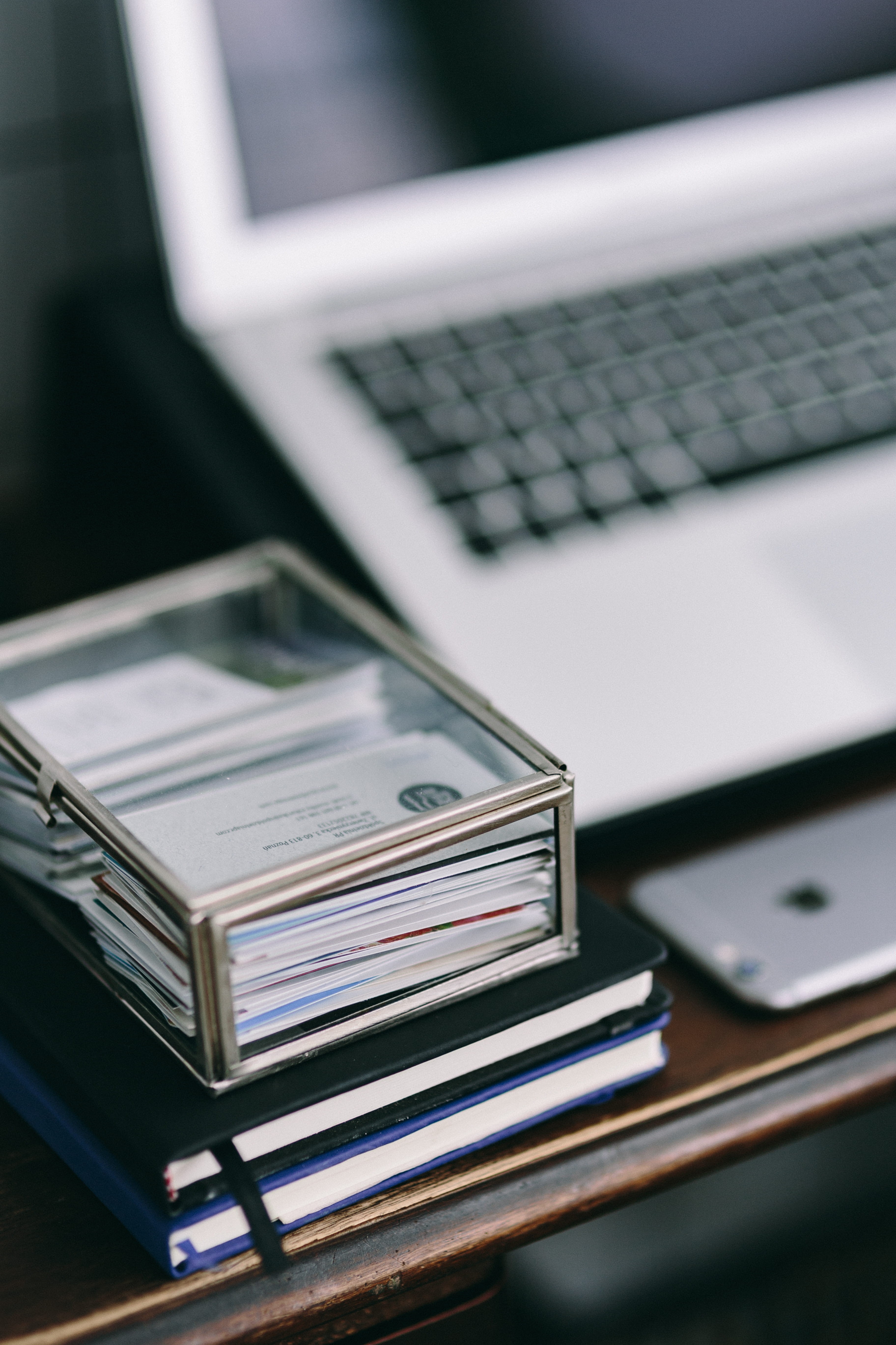 Elegant, broken iphone, focus on foreground, computer equipment, computer Keyboard, book, technology, business cards, copyspace, workspace, copy space, Phone HD Wallpaper
