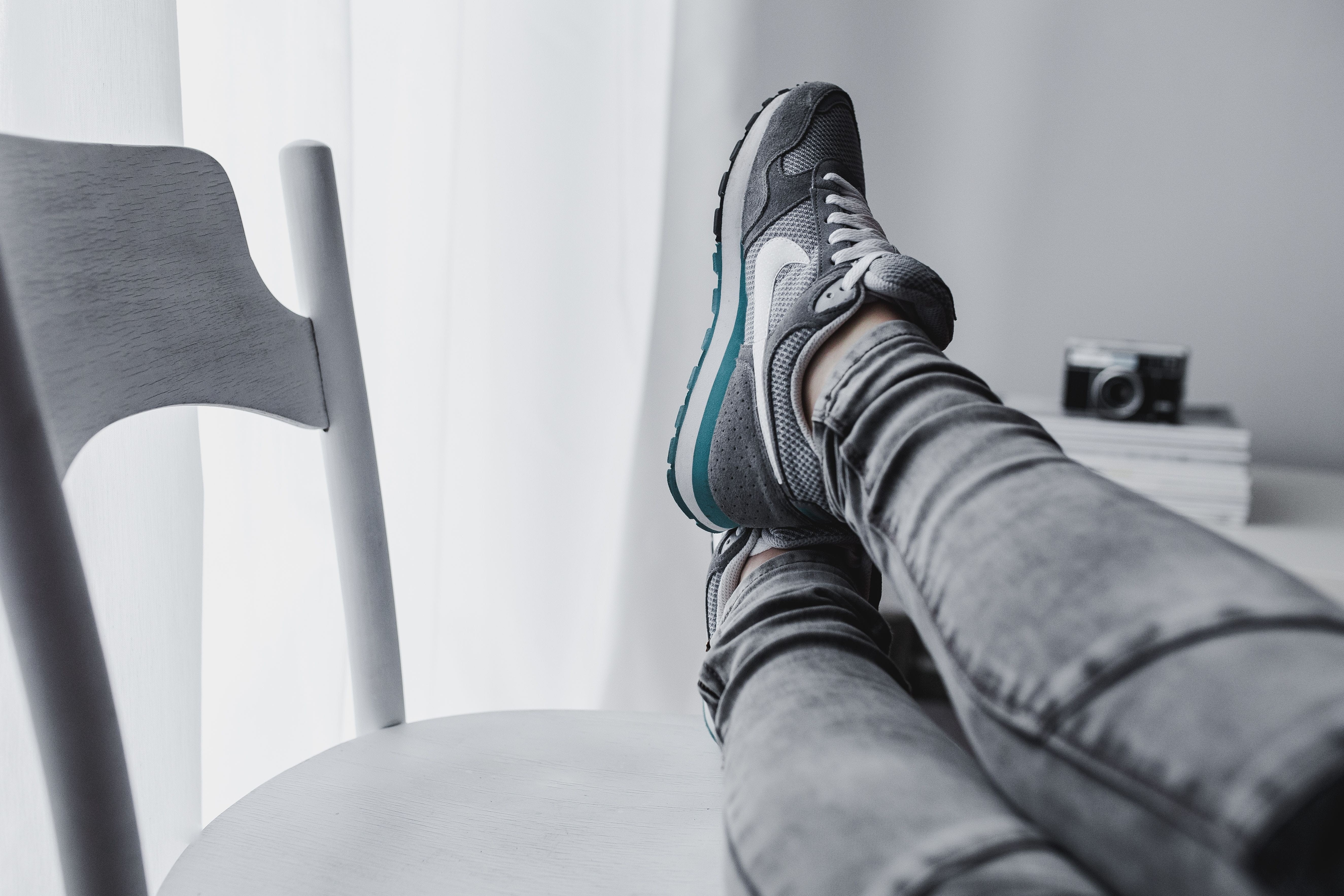 running, trainers, casual clothing, training, men, limb, sport shoes, body part, human body part, real people, human Foot, weights, legs crossed at ankle, HD Wallpaper