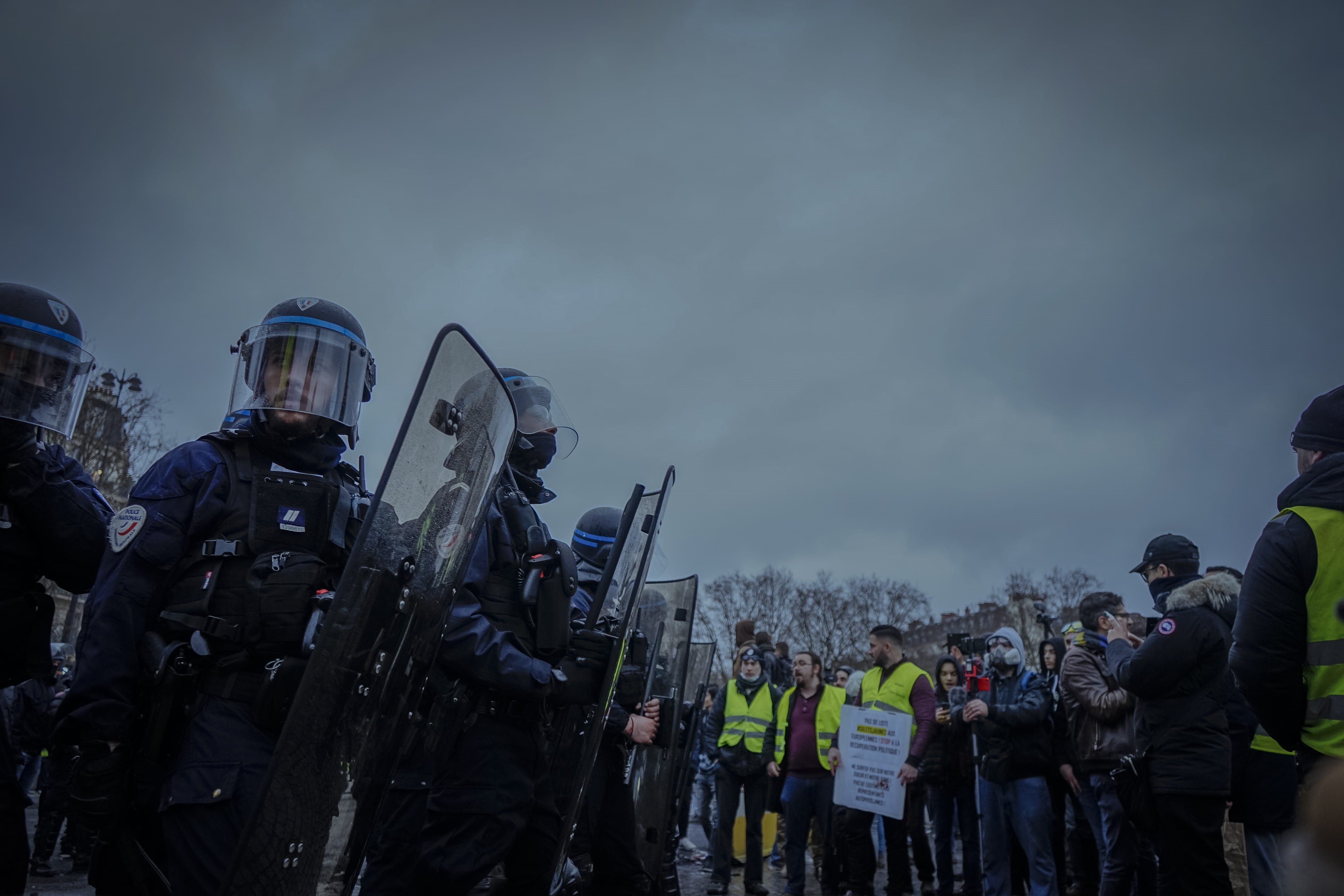 building, clothing, apparel, near, government, occupation, gray, person, helmet, riot, anti, nature, uniform, lifestyles, france, outdoors, police, men, HD Wallpaper