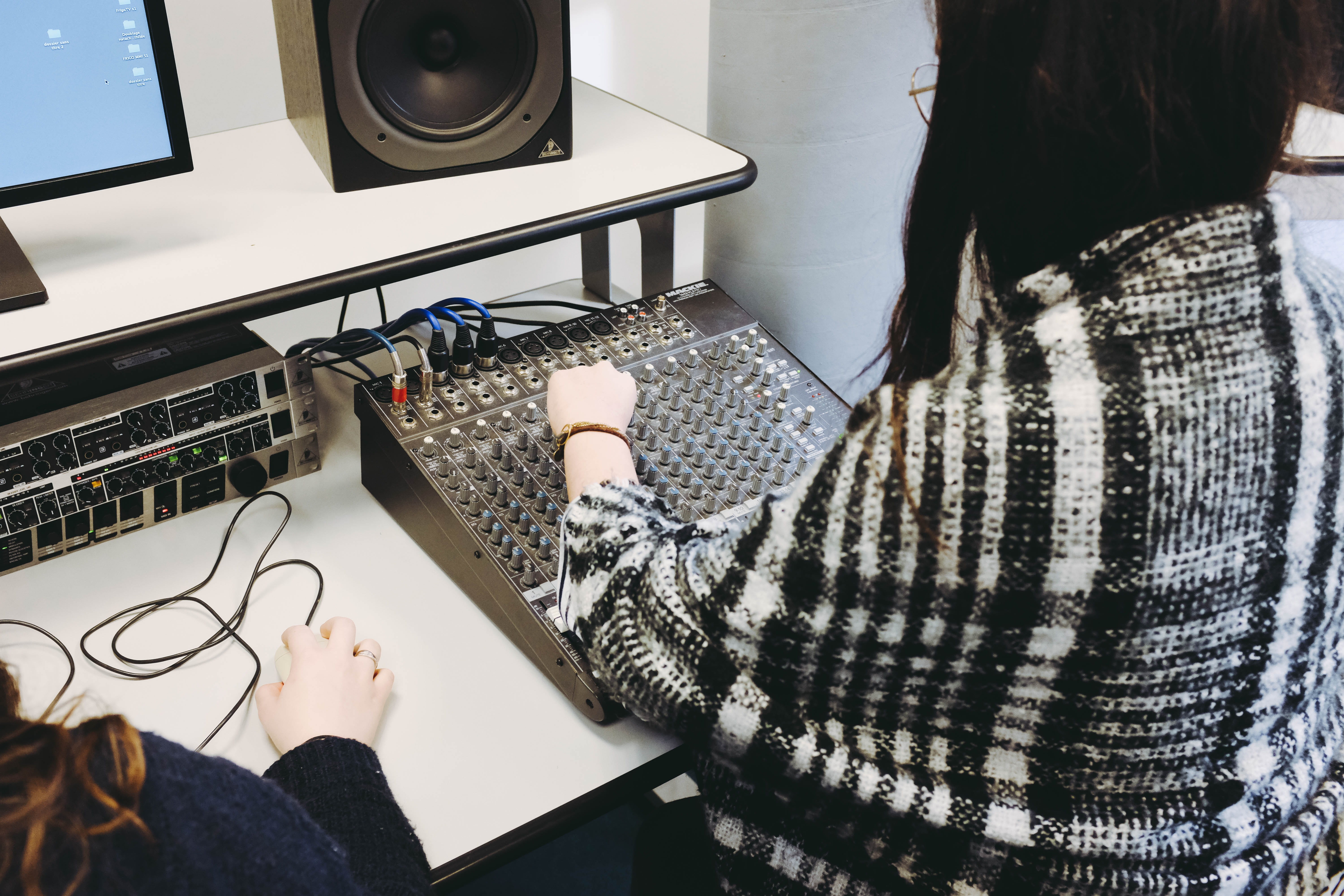 urban, console, human body part, real people, sitting, technology, leisure activity, computer hardware, low section, indoors, one person, city, town, keyboard, HD Wallpaper