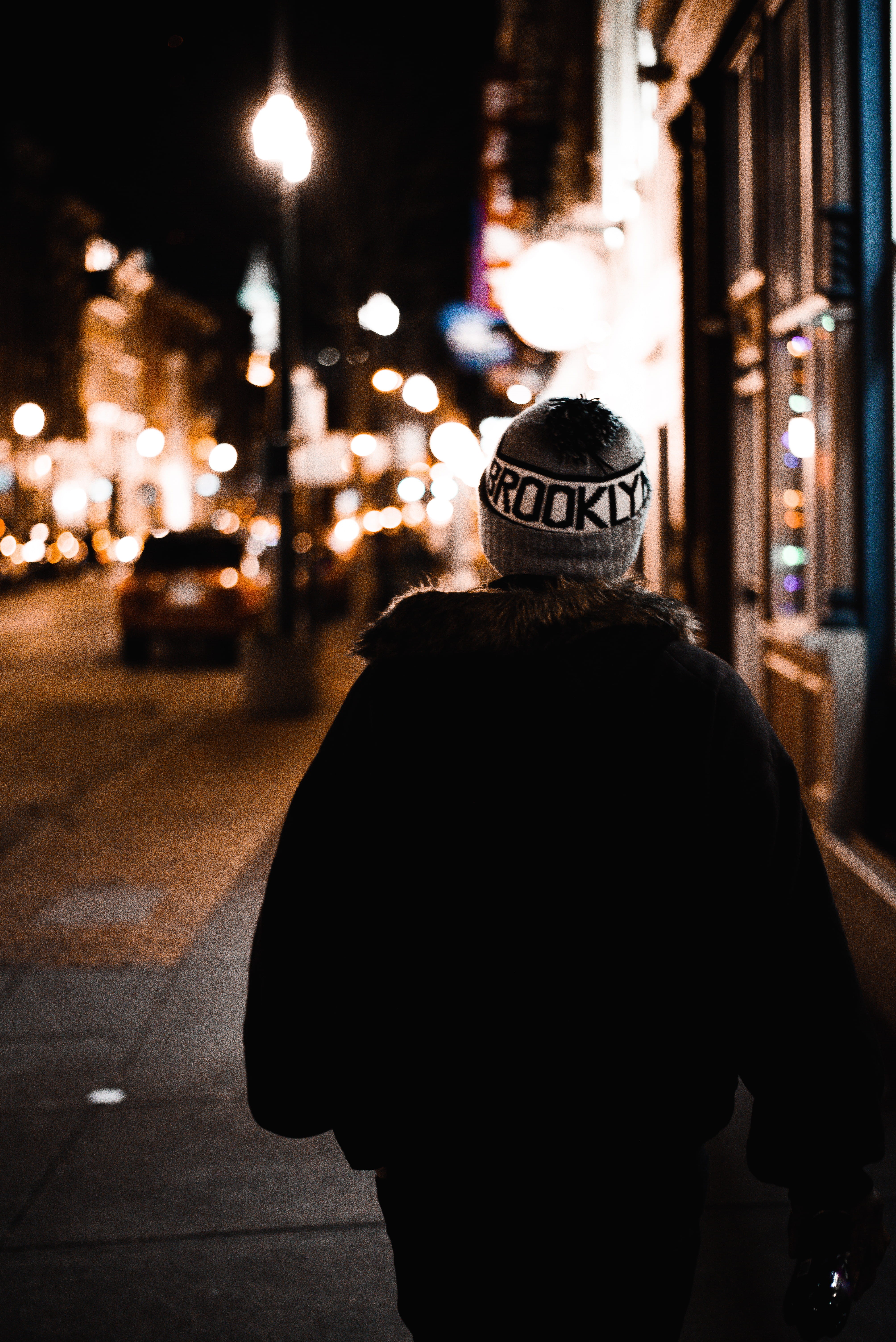 human, town, vehicle, man, focus on foreground, spoke, car, leisure activity, waist up, machine, coat, rear view, men, city street, incidental people, metropolis, Phone HD Wallpaper