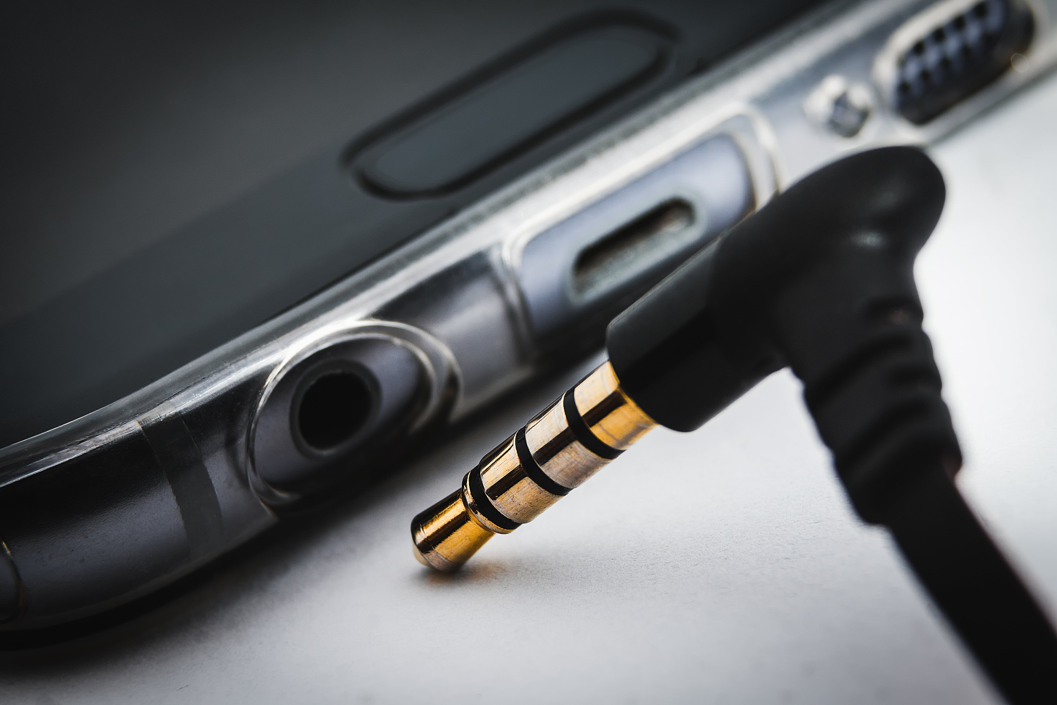 macro, equipment, close, black color, fuel and power generation, listen, gold, music, lifestyle, connection, device, pen, wont, wire, gold colored, cable, HD Wallpaper