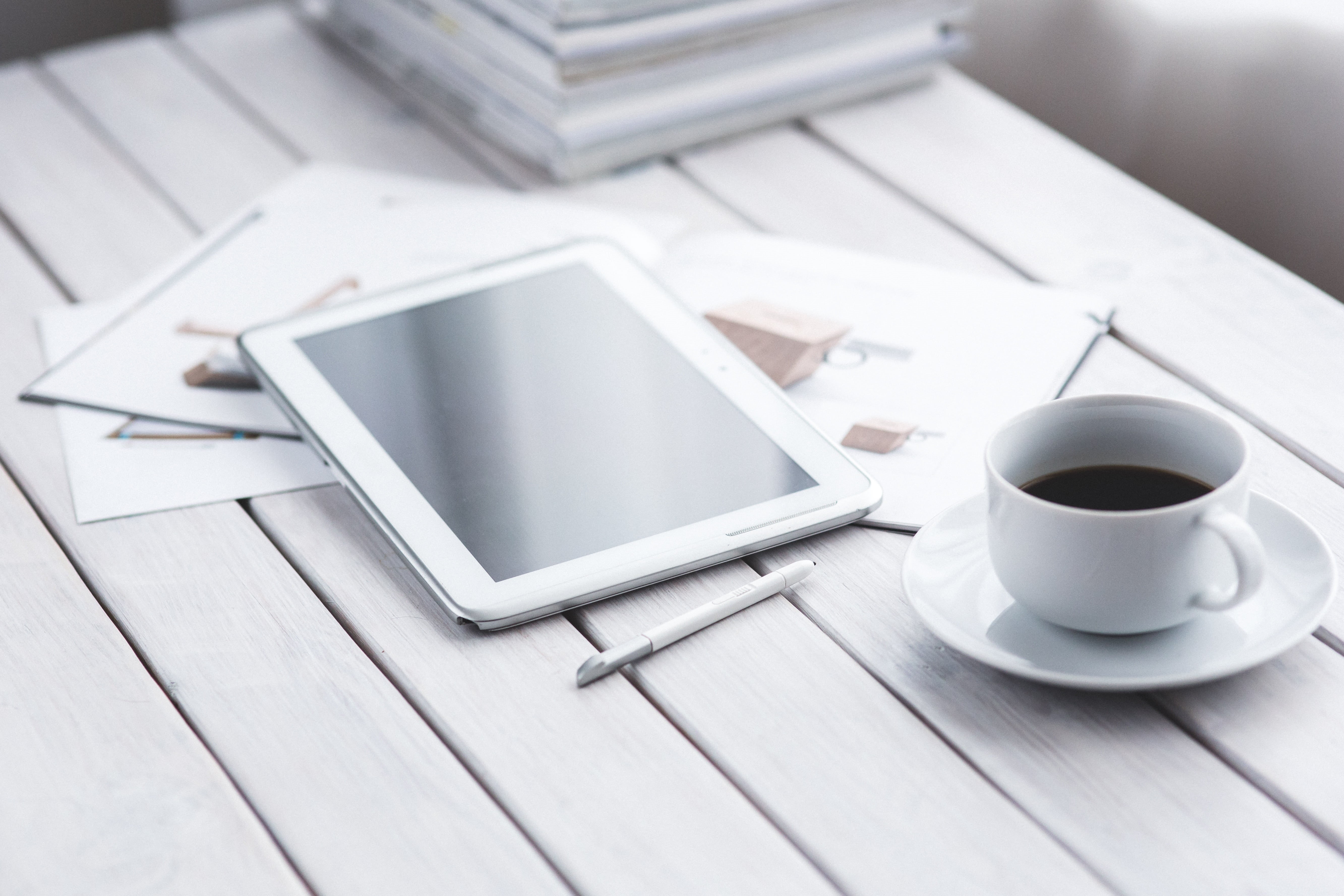 wireless technology, coffee - Drink, light, tea cup, internet, wood - Material, food and drink, coffee cup, office, technology, device, crockery, white, HD Wallpaper