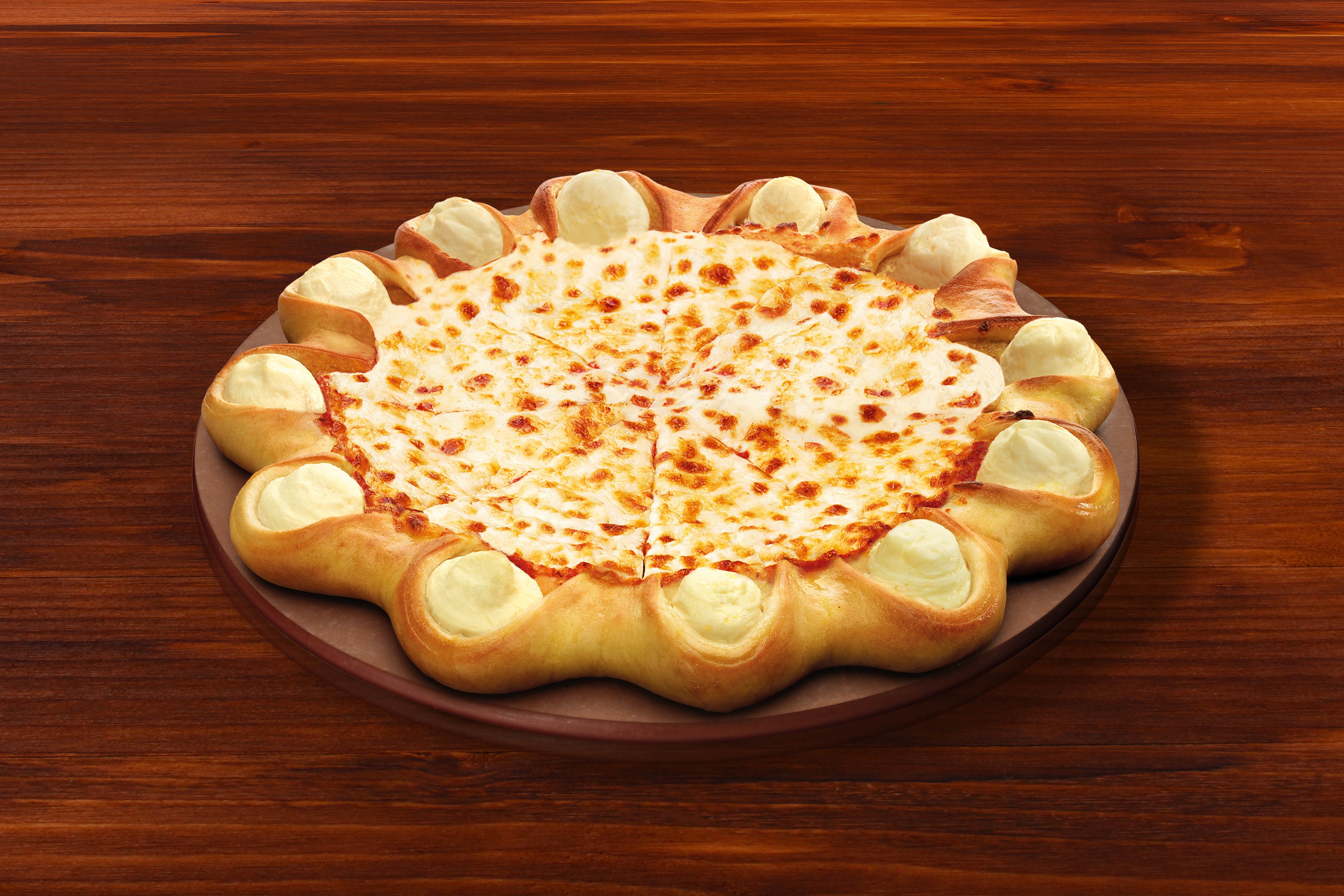 directly above, snack, serving size, paper plate, unhealthy eating, food and drink, plate, mozzarella, temptation, indoors, crockery, restaurant, food, HD Wallpaper