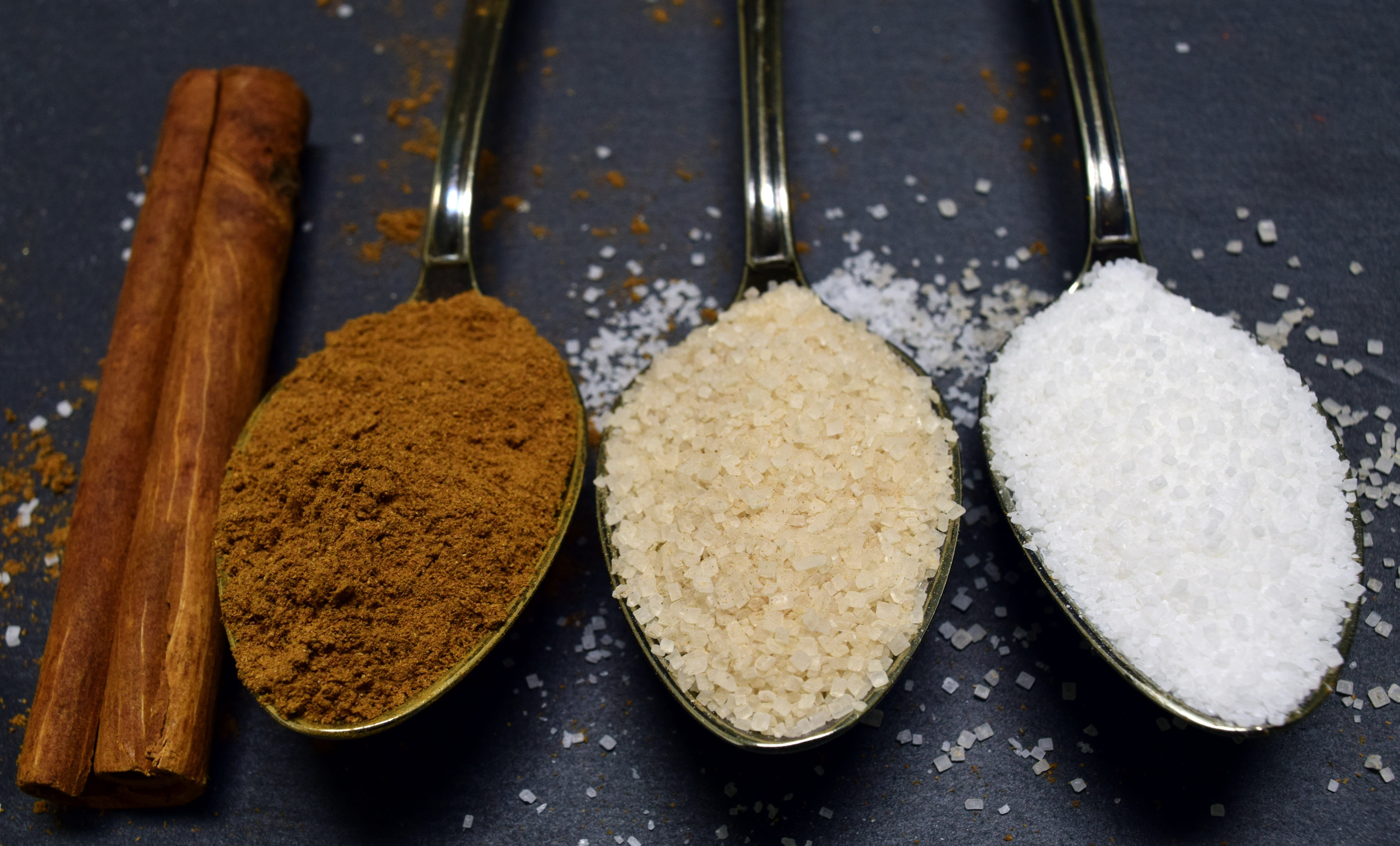 powders, choice, colored, indoors, indian food, kitchen utensil, spoon, cinnamon sugar, different, food and drink, coffee spoon, spice, variation, cook, HD Wallpaper