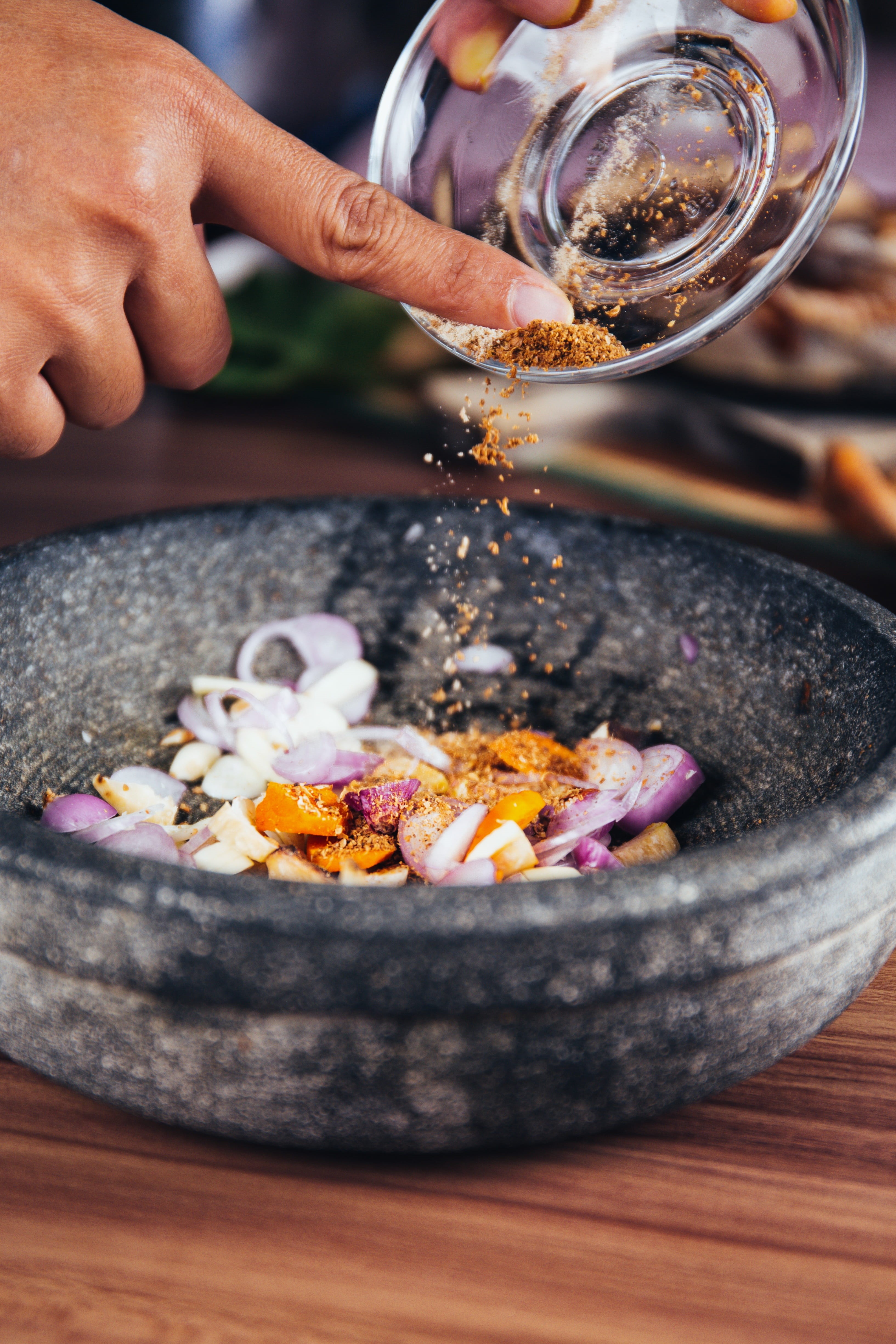 rustic, bow, ingredients, l, dinner, healthy, close-up, aroma, kitchen, vegetable, food and drink, wood, human hand, 4K, leaf, traditional, hand, freshness, Phone HD Wallpaper