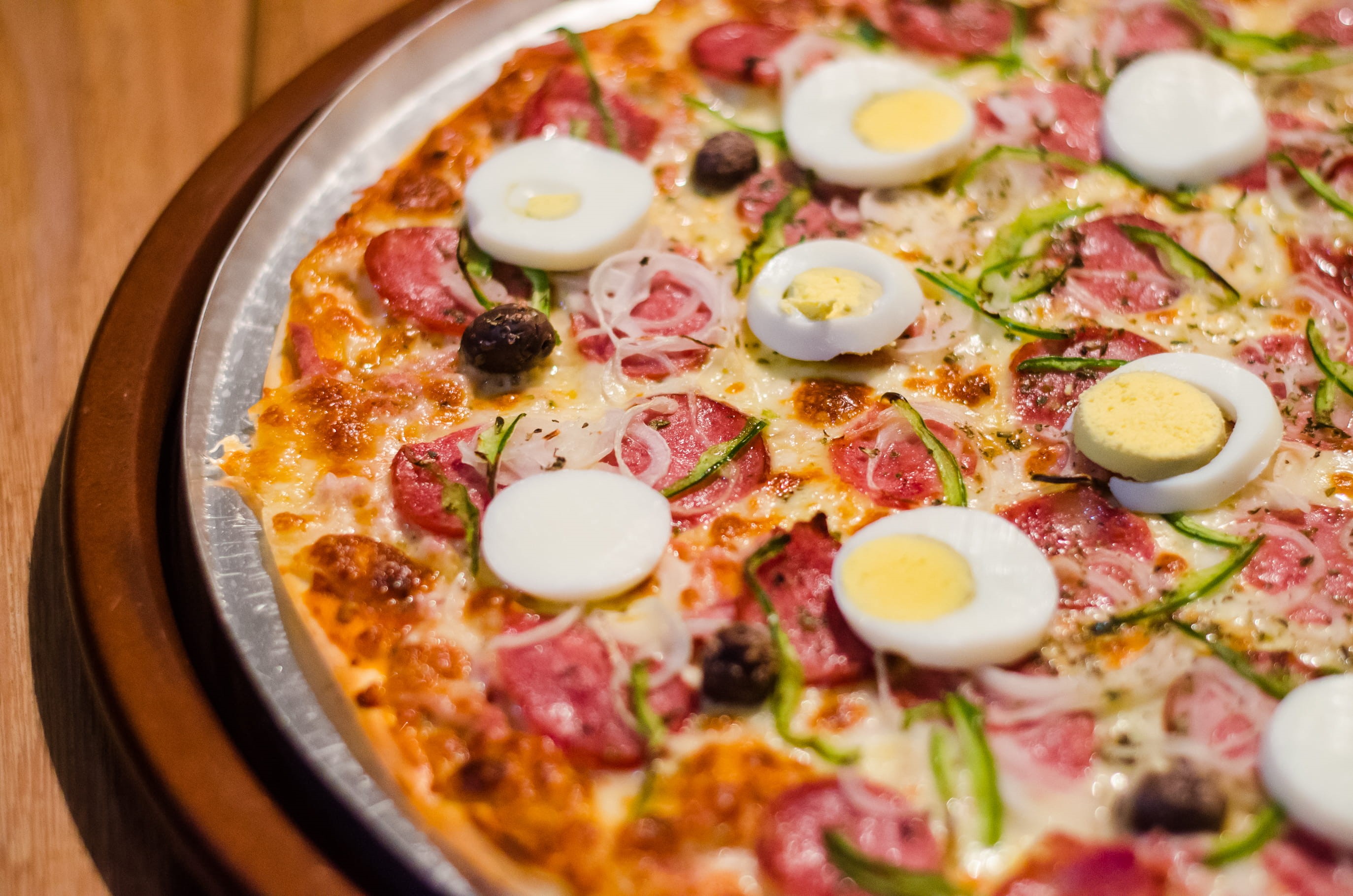 ham, fruit, processed meat, delicious, indoors, refreshment, tomato, selective focus, cooking, no people, pepperoni pizza, italian food, food and drink, HD Wallpaper