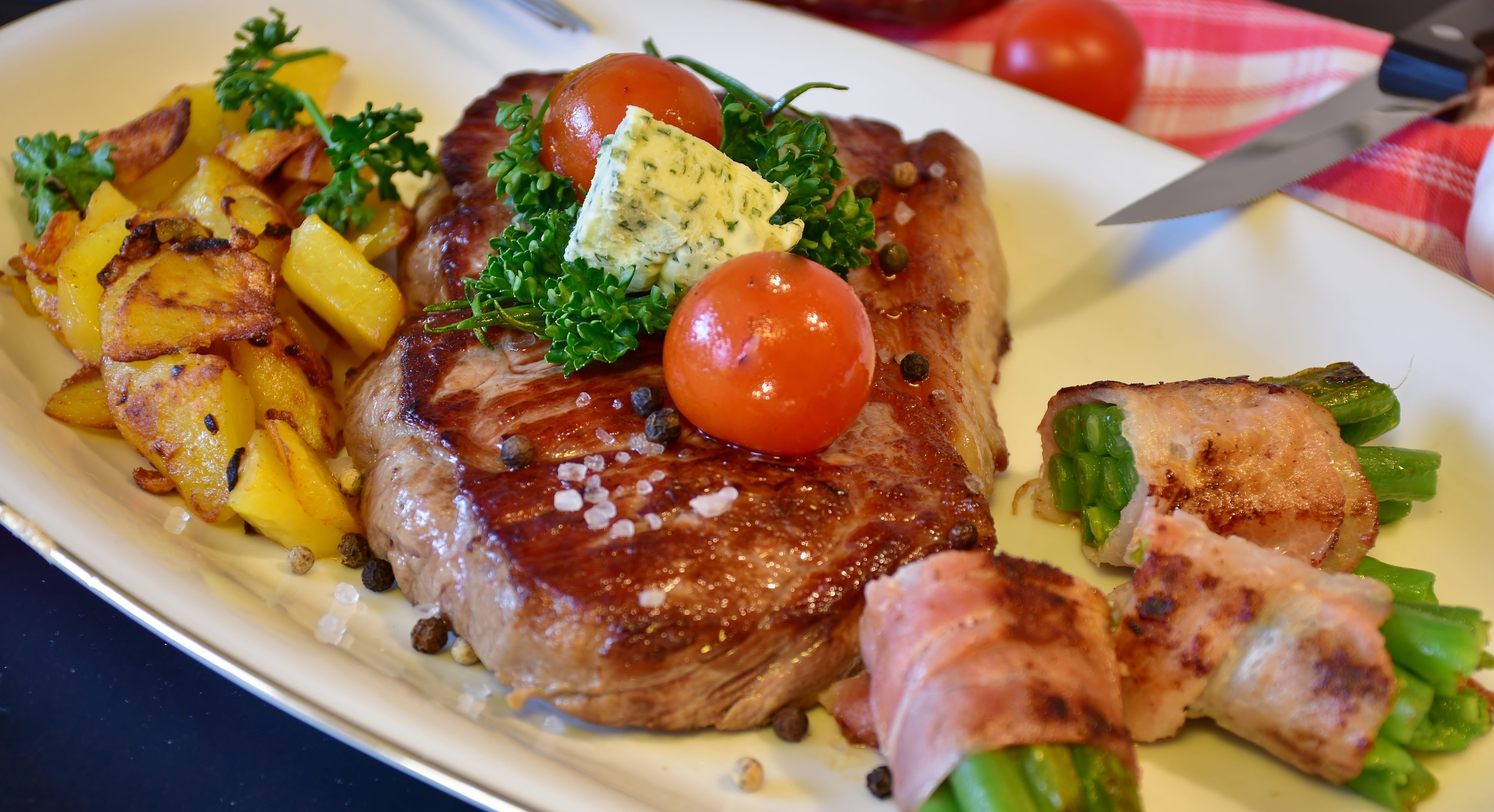 nutrition, still life, eat, food, white, delicious, fry up, fried potatoes, dinner, bacon beans, tray, ready-to-eat, beef, meat, 5K, tomato, sea salt, HD Wallpaper