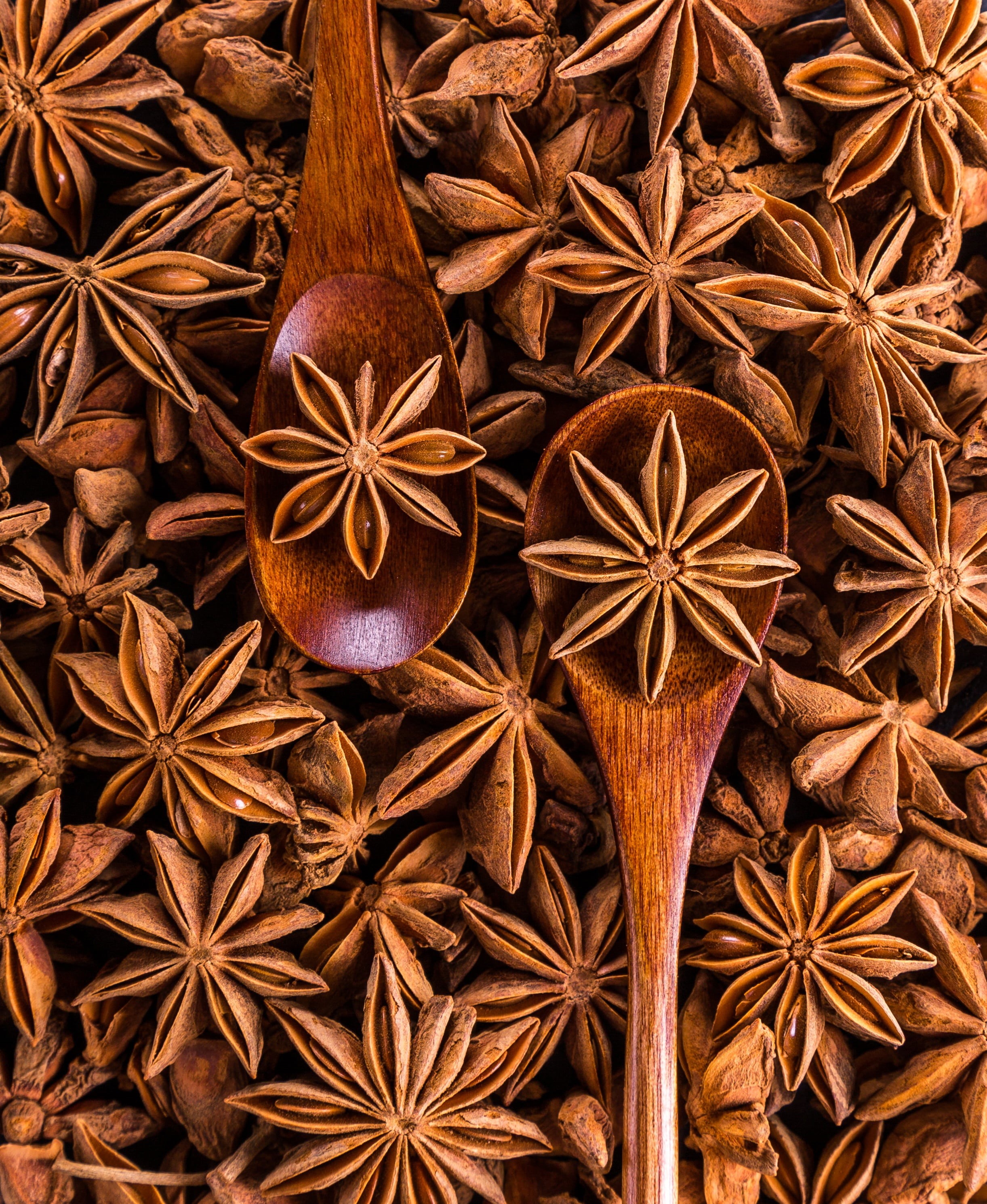 aroma, chinese food, 2K, cardamom, christmas, bazaar, vanilla, backgrounds, still life, ingredient, odor, ladle, food and drink, nut, wood - material, Phone HD Wallpaper