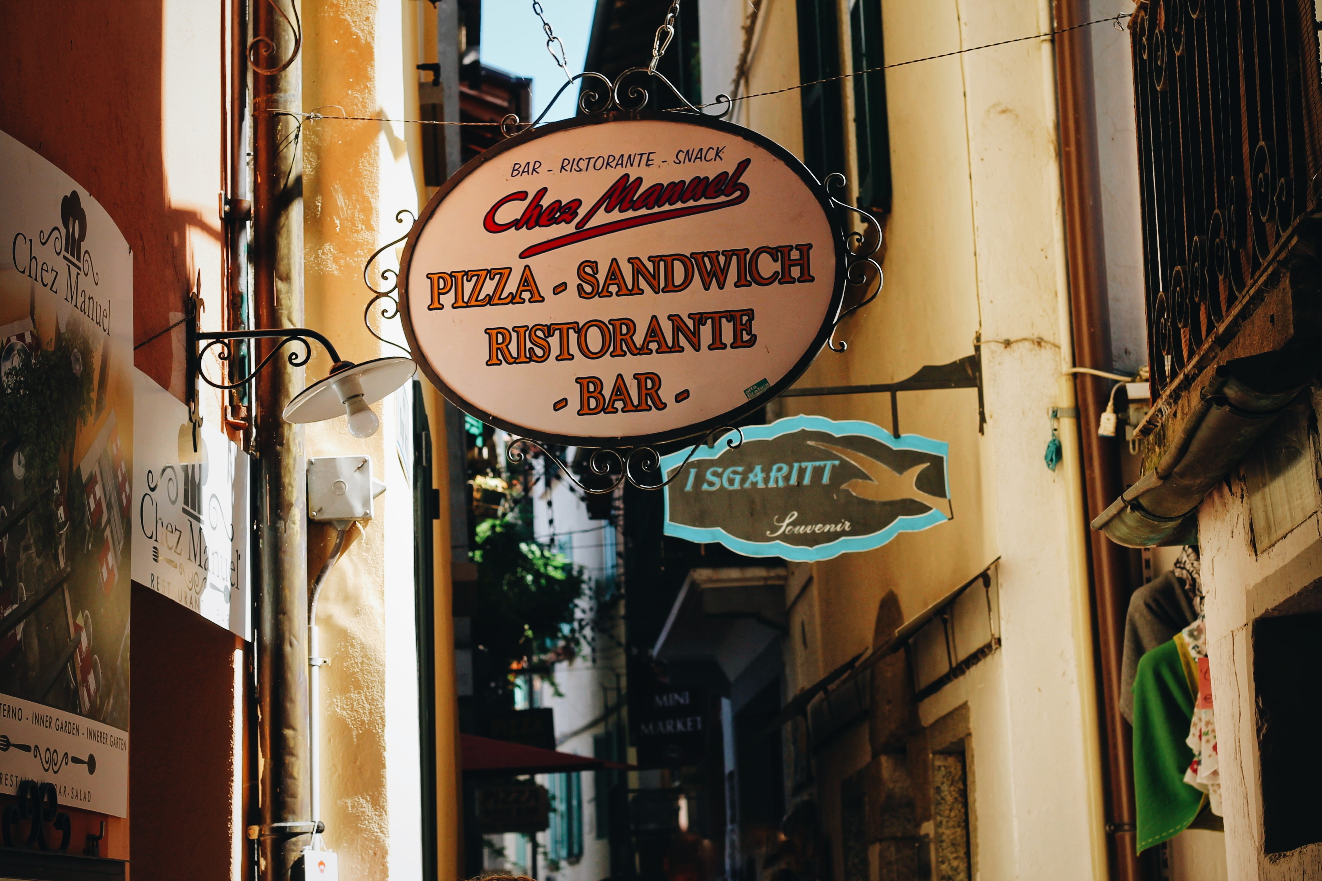 building exterior, manual, island, italy, town, outdoors, isola dei pescatori, information sign, street, sandwich, pizza, 4K, script, information, canopy, HD Wallpaper