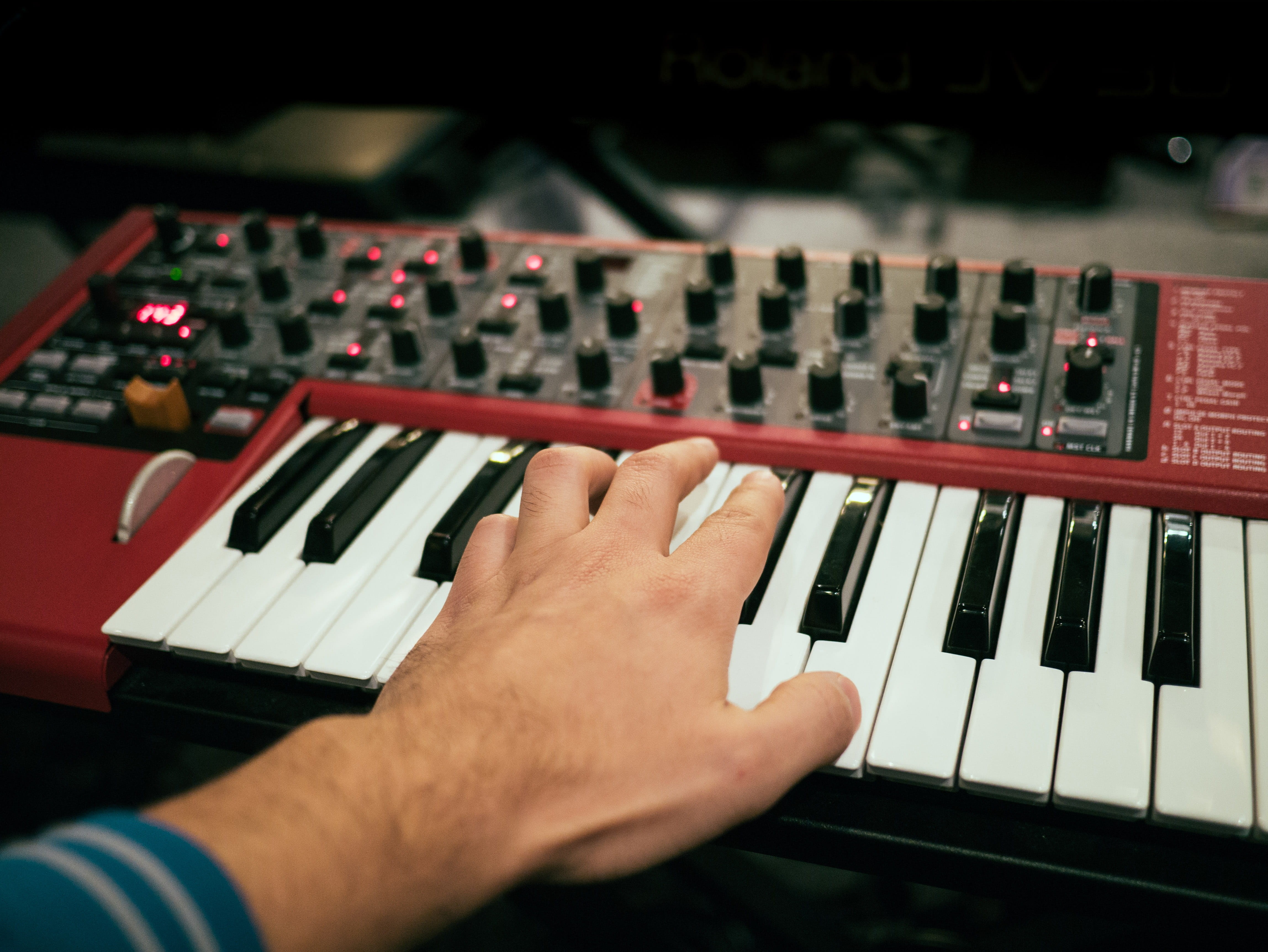 keyboard instrument, finger, keyboardist, piano, sound, nord, men, 4K, pianist, keyboard, musical instrument, leisure activity, hand, los angeles, musical equipment, HD Wallpaper