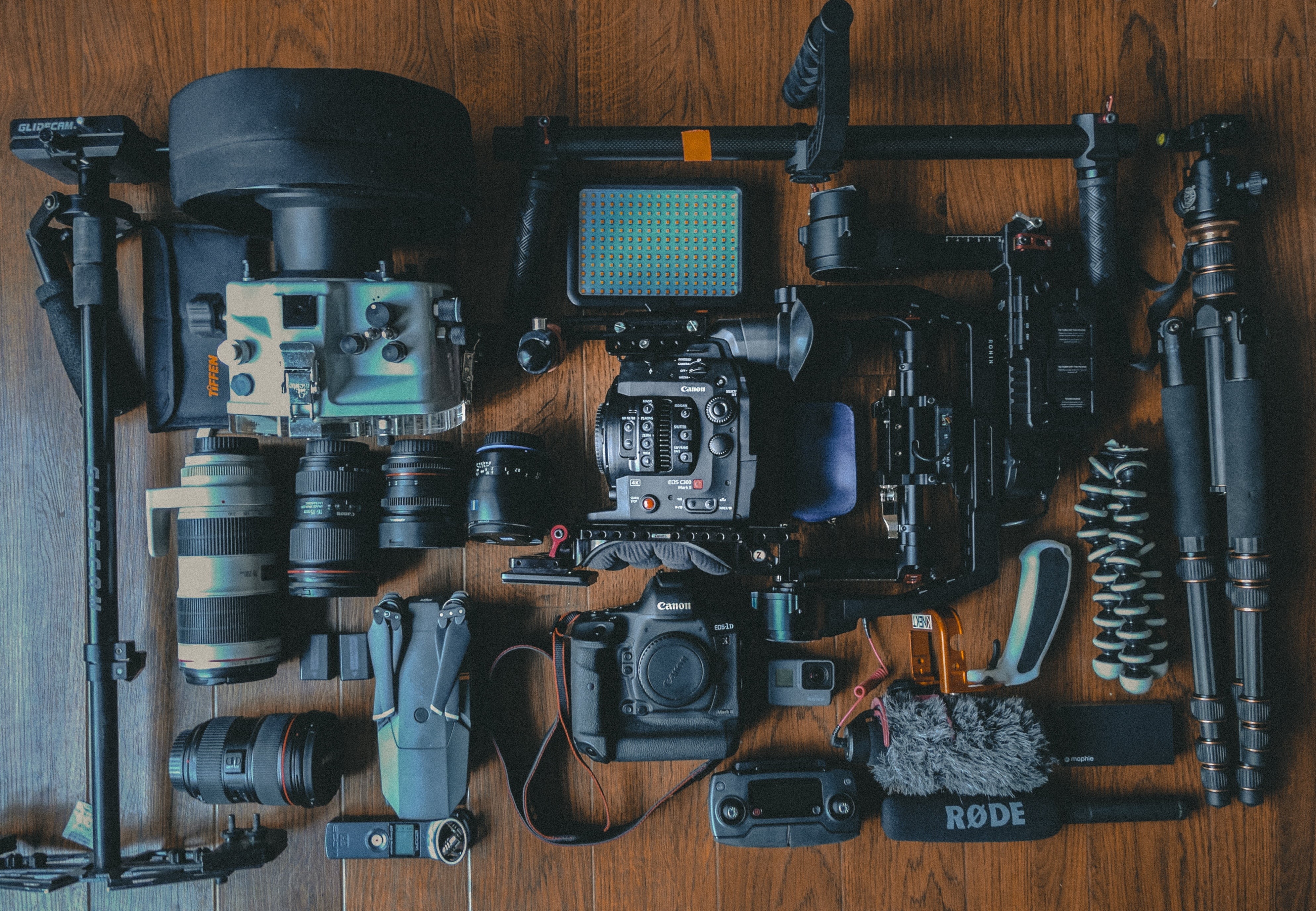 still life, only men, music, indoors, go pro, canon, stabilizer, glider, camera - photographic equipment, one person, variation, men, working, photoshoot, HD Wallpaper