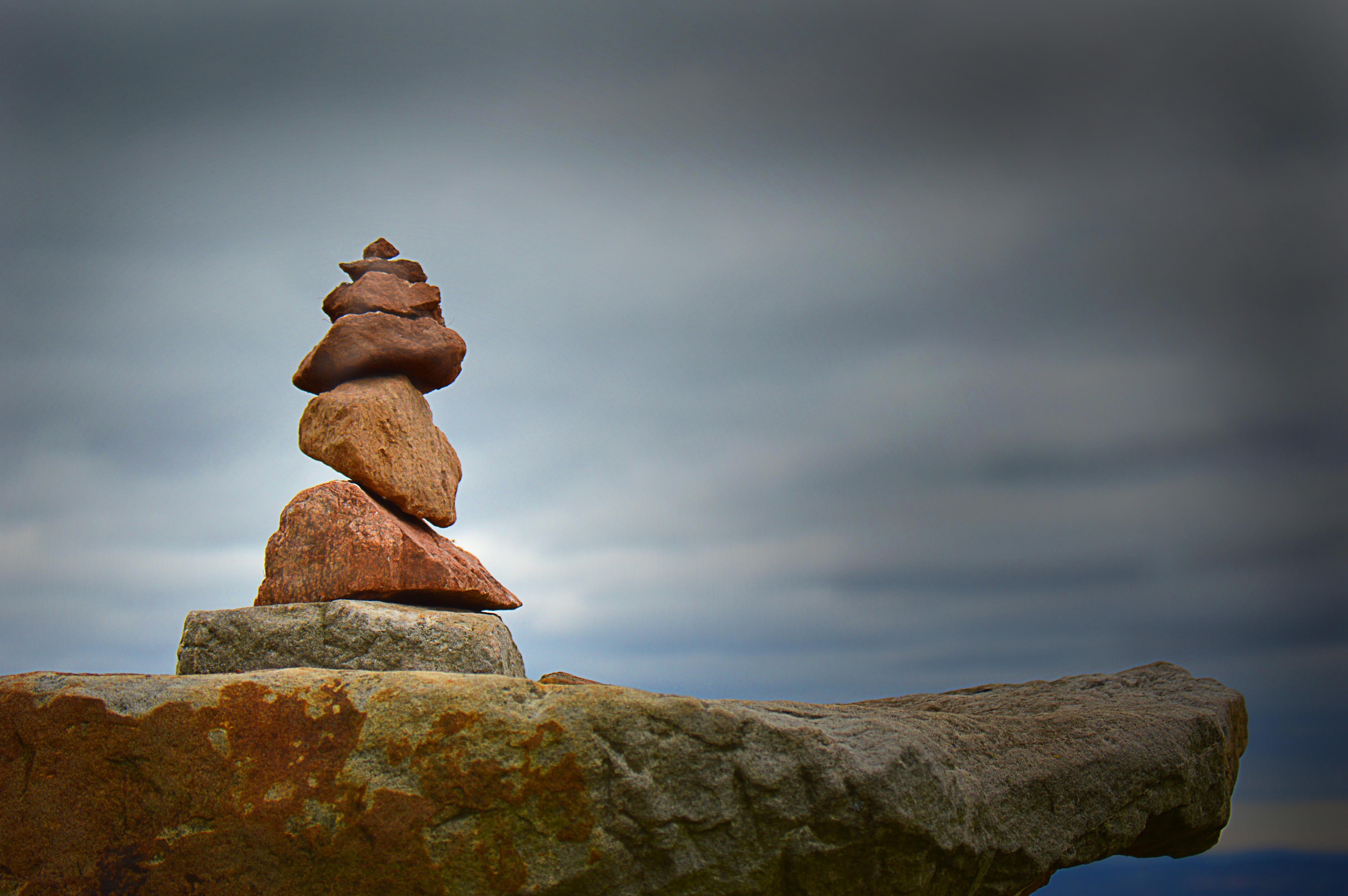 stone, rock - Object, stone - Object, pile, frau, nature, rocks, Mann, bauen, brown, 5K, Natur, Bau, cloudy, Steinmann, stability, balance, sky, HD Wallpaper