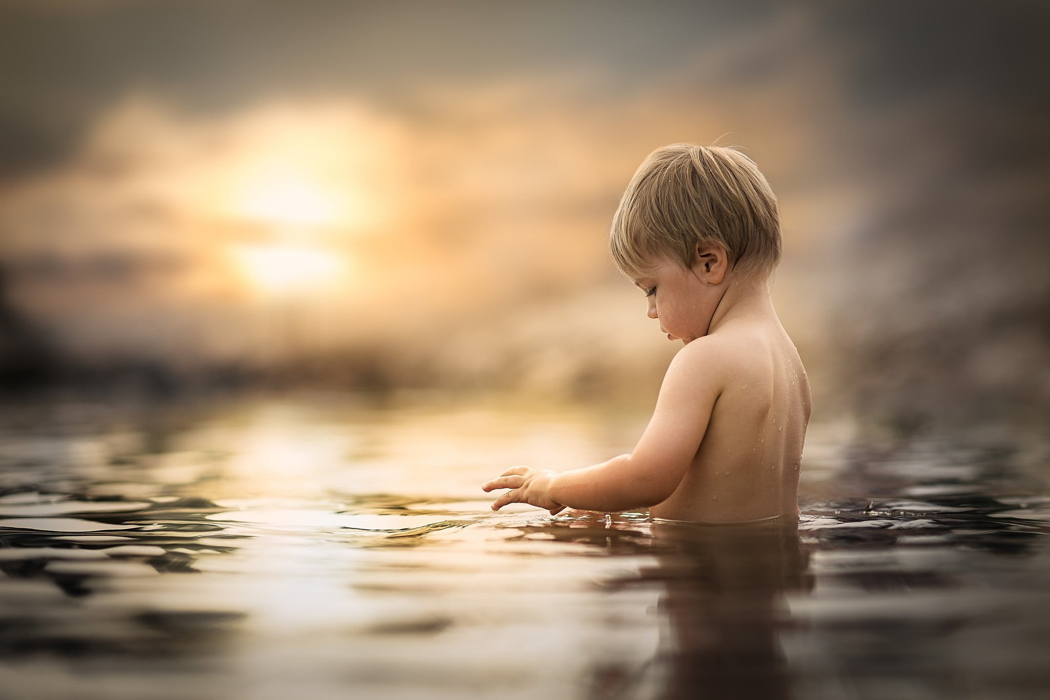 offspring, calm, blond hair, children, selective focus, nature, body, outdoors, men, leisure activity, sea, innocence, child, 1080P, sky, childhood, hair, HD Wallpaper