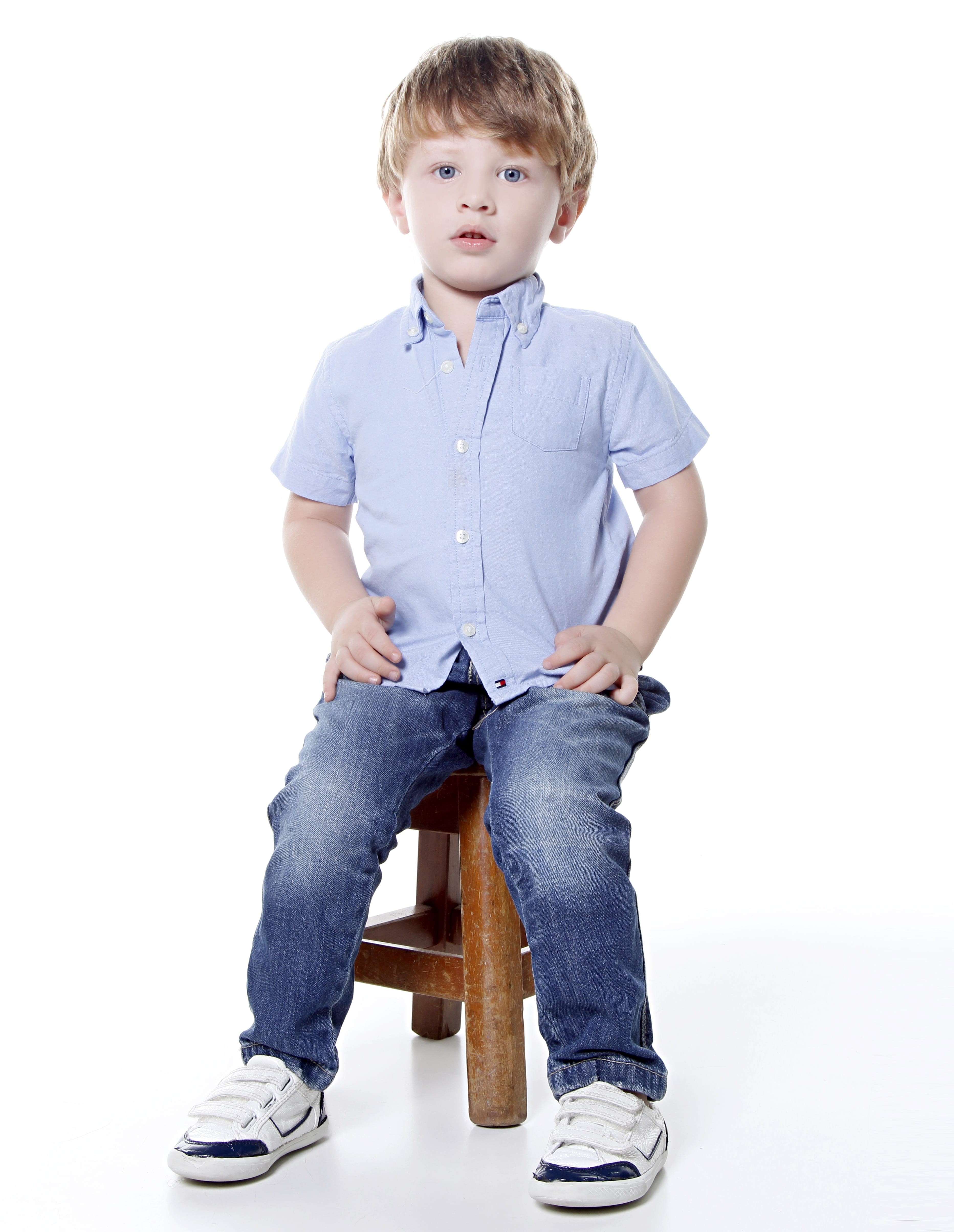 4K, looks, fashion, cut out, child, family, stool, brown, sitting, fun, love, looking, wooden, smile, boys, pre-adolescent child, early childhood education, Phone HD Wallpaper