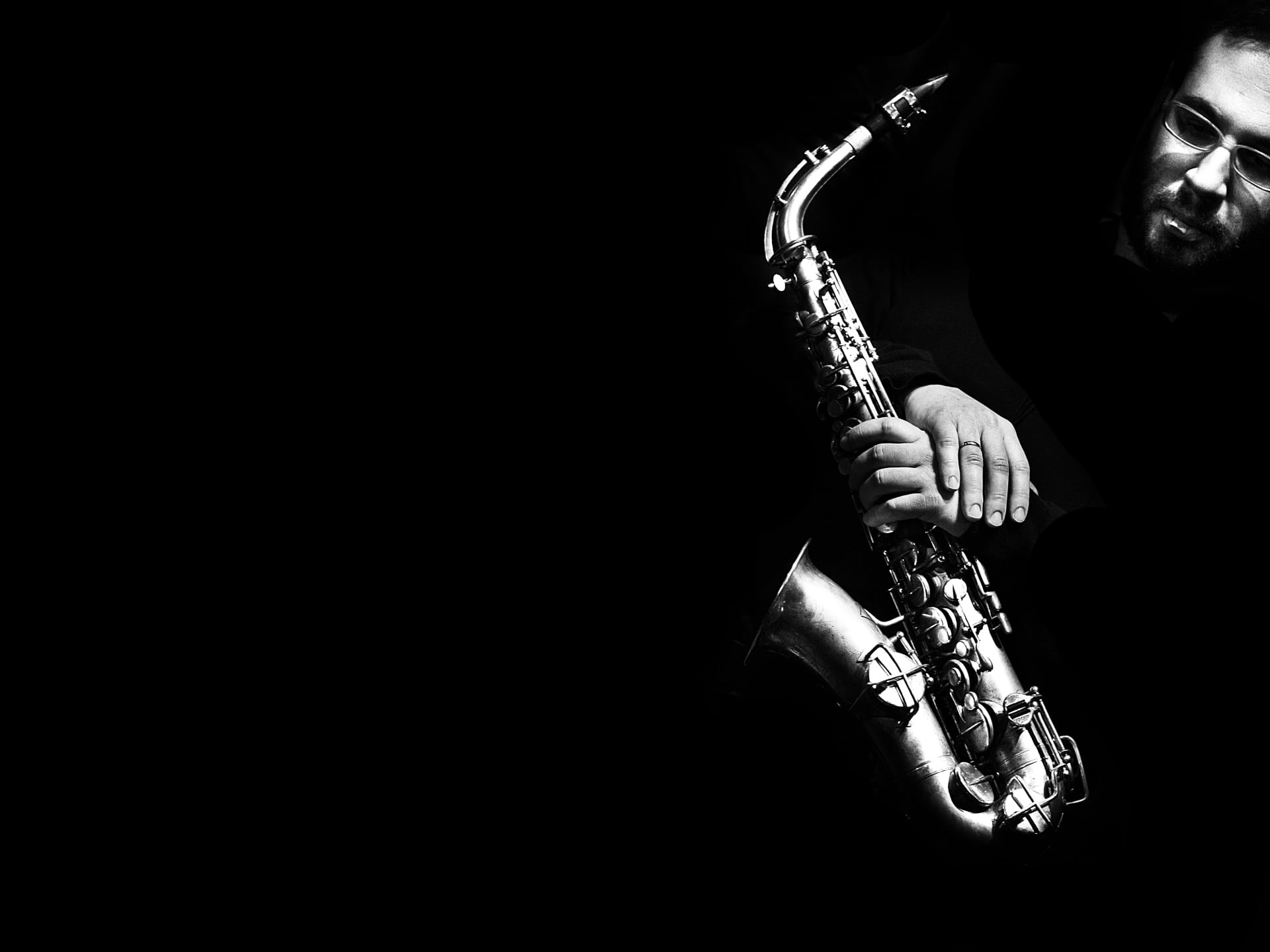 musical equipment, play, brass Instrument, face, woodwind Instrument, human hand, human body part, blowing, copy space, men, swing Jazz, blues Music, arts culture and entertainment, HD Wallpaper