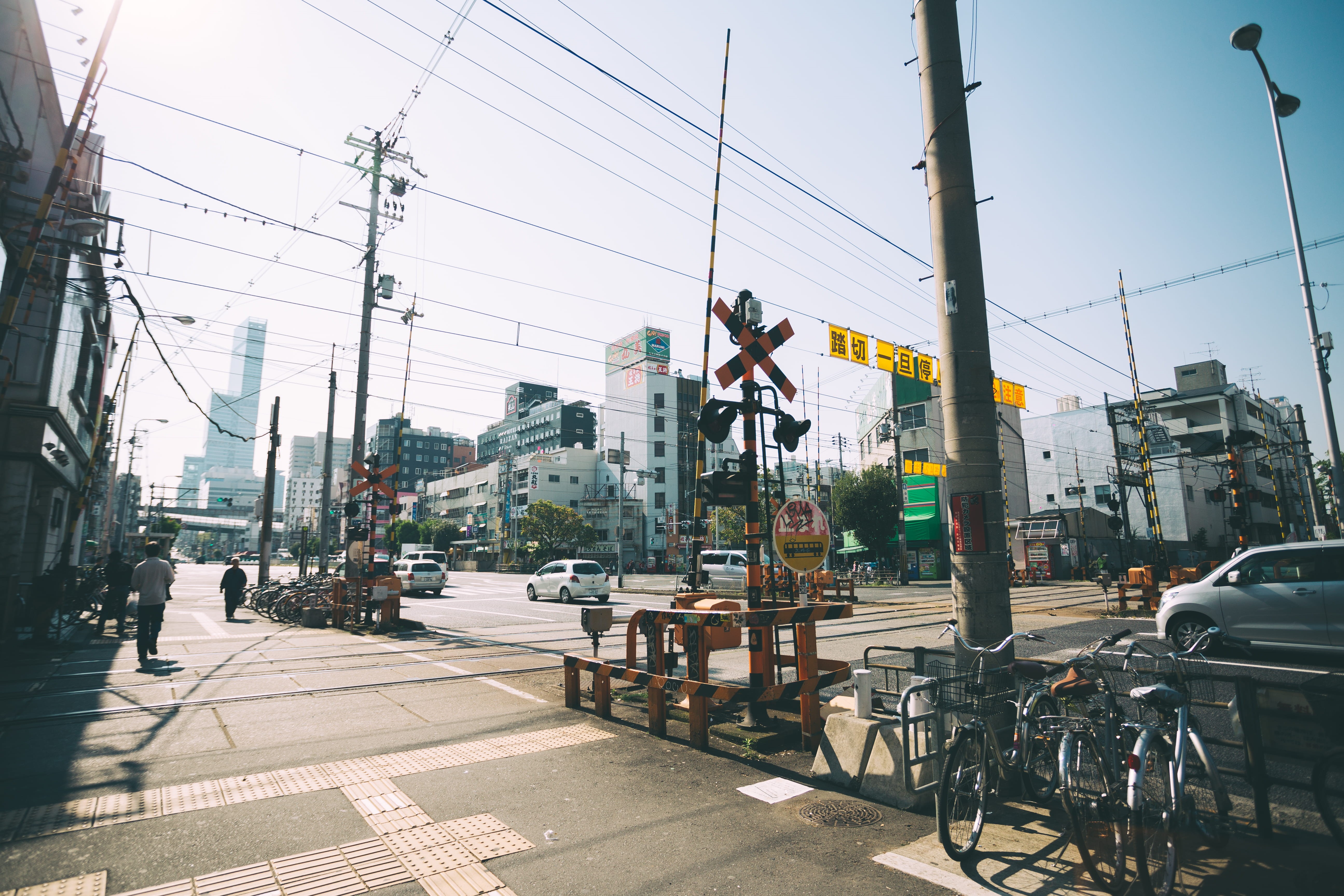 clear sky, mode of transportation, car, cable, transportation, motor vehicle, train, tokyo, electricity, quiet, street, kansai, land vehicle, outdoors, HD Wallpaper
