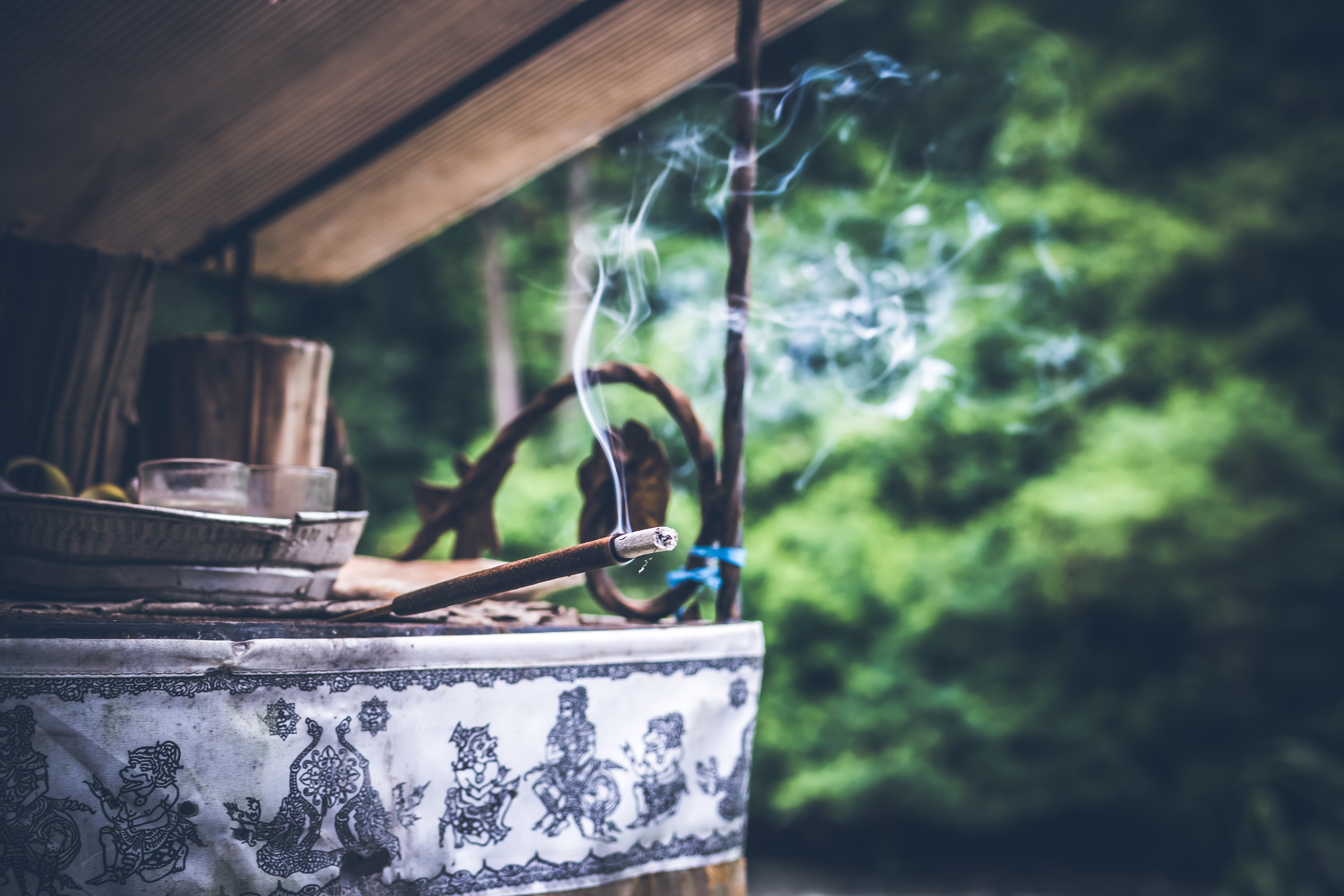 brown, plant, household equipment, built structure, container, nature, stick, old, tree, wood - Material, 5K, outdoors, kitchen utensil, cooking Pan, focus on foreground, HD Wallpaper