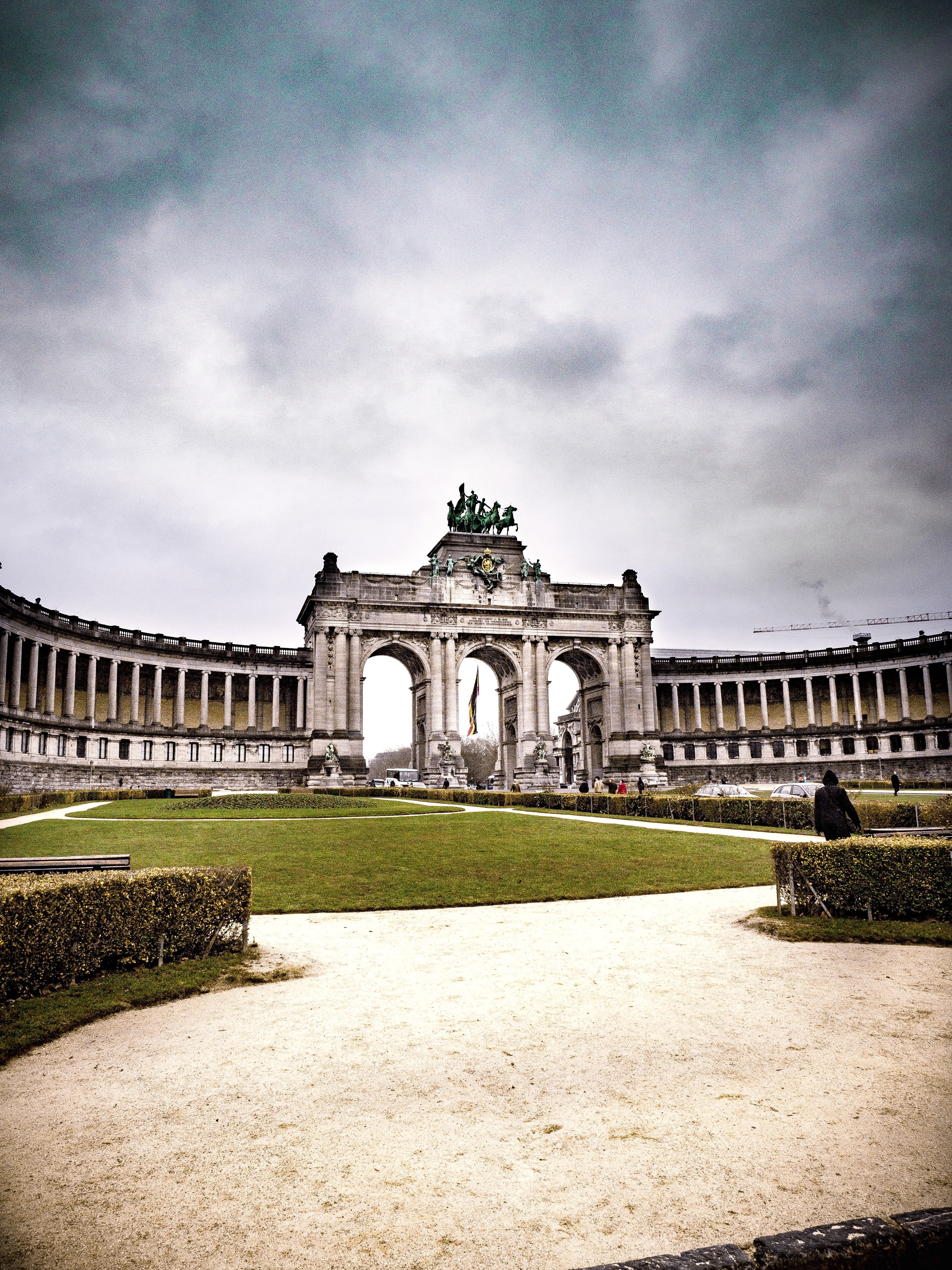 town, flagstone, history, 4K, day, triumphal arch, tourism, memorial, building exterior, plant, nature, campus, grass, cloud - sky, city, travel destinations, Phone HD Wallpaper