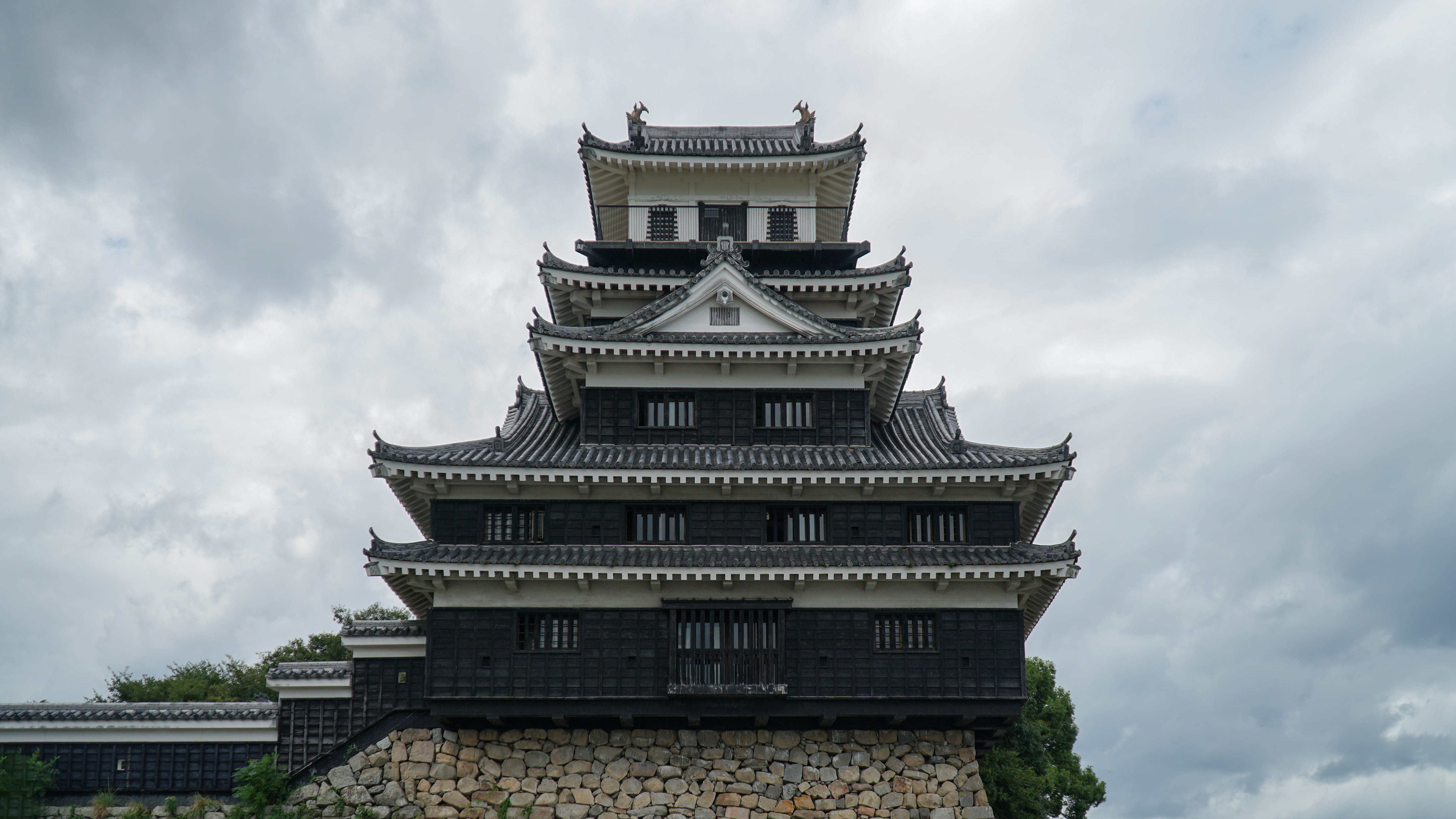 outdoors, low angle view, cloud - sky, fukuoka, history, urban, temple, religion, spirituality, architecture, 5K, place of worship, japan, spire, day, HD Wallpaper