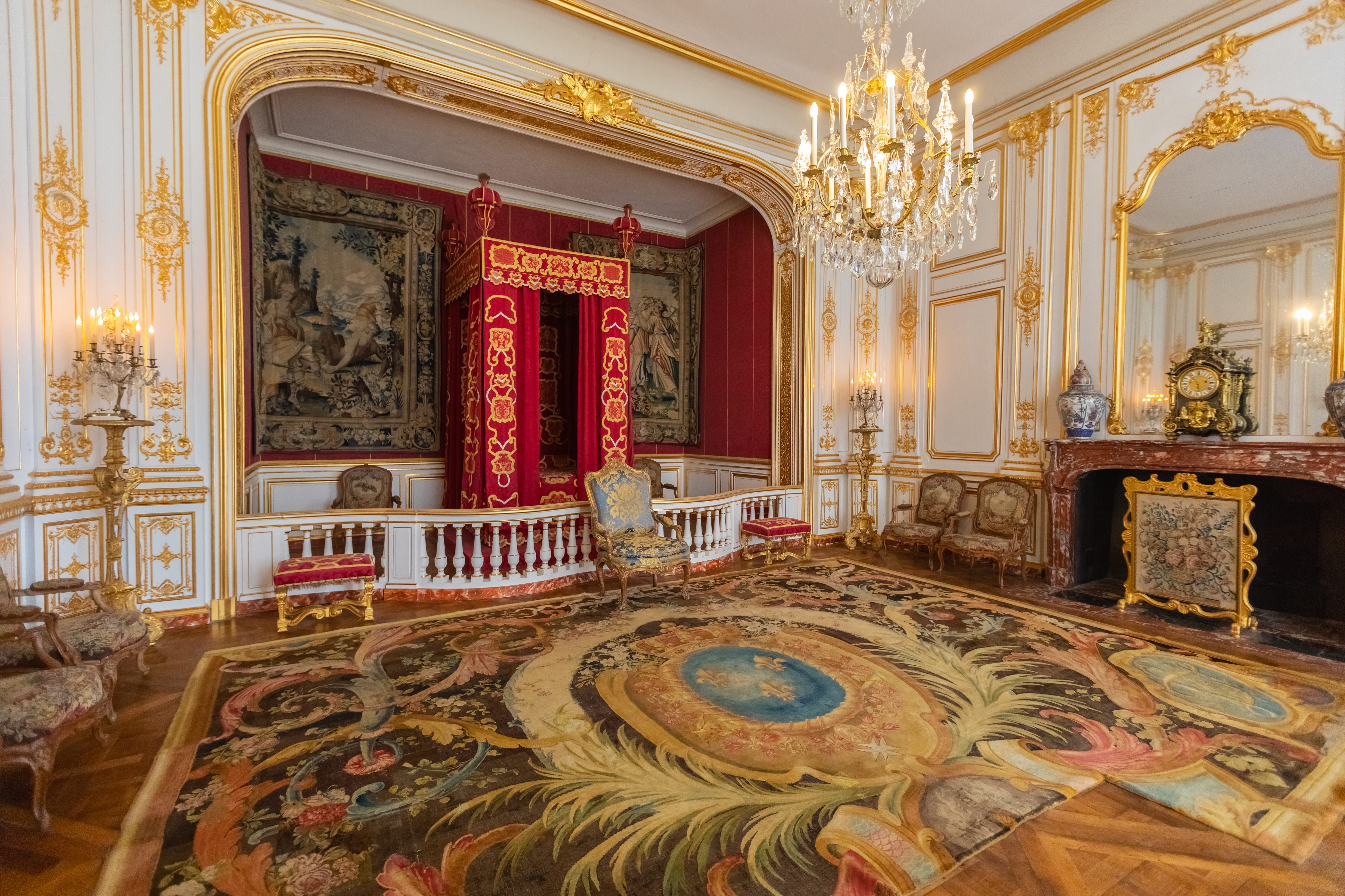 building, tiled floor, history, indoors, architectural column, wealth, the past, 5K, lighting equipment, mansion, hanging, home interior, colored, furniture, HD Wallpaper