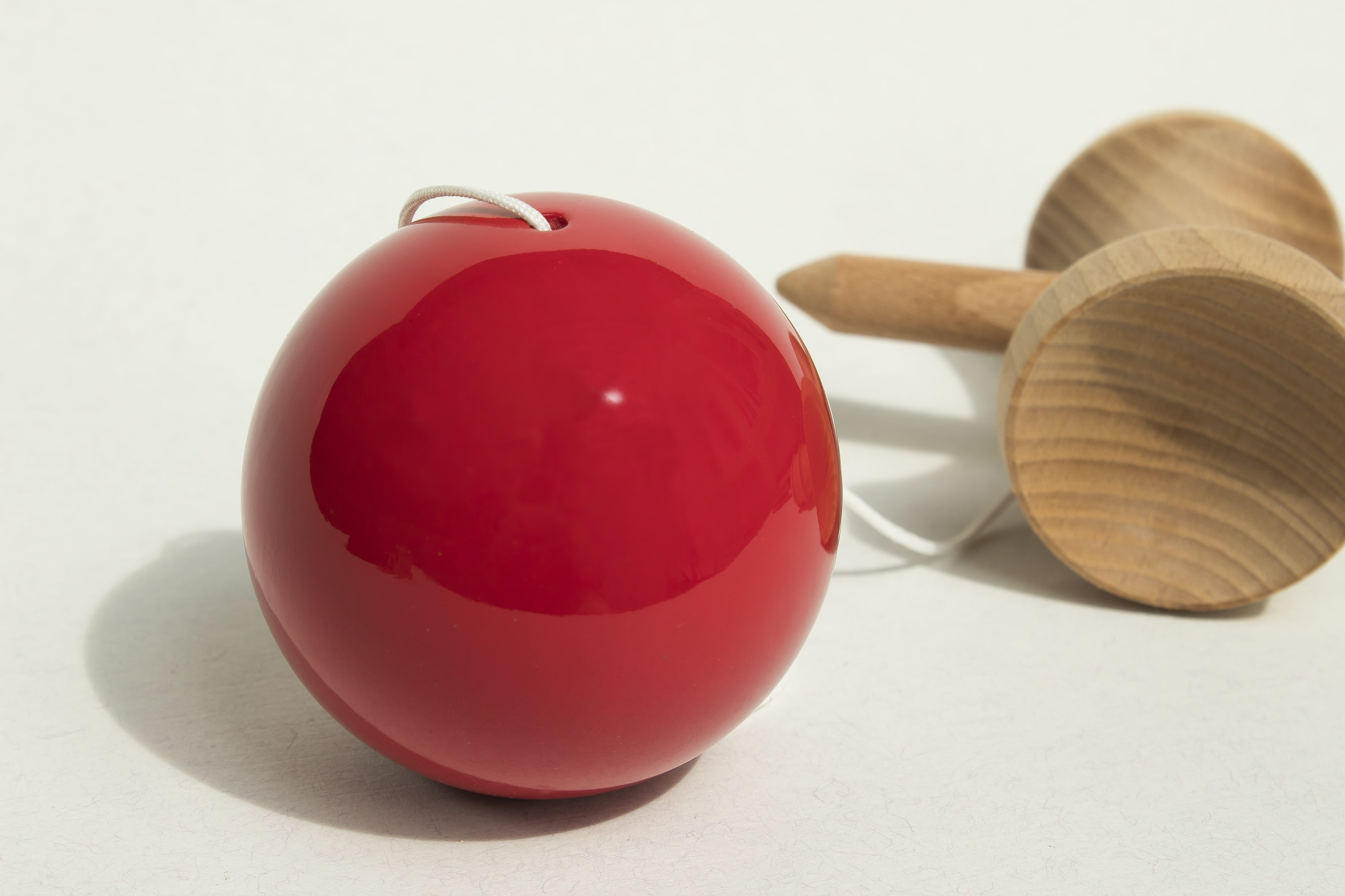 shadow, 5K, wood - material, toys, indoors, relaxation, hibuki, table tennis, two objects, kendama, japanese, cut out, no people, ball, close-up, self-defense weapon, HD Wallpaper