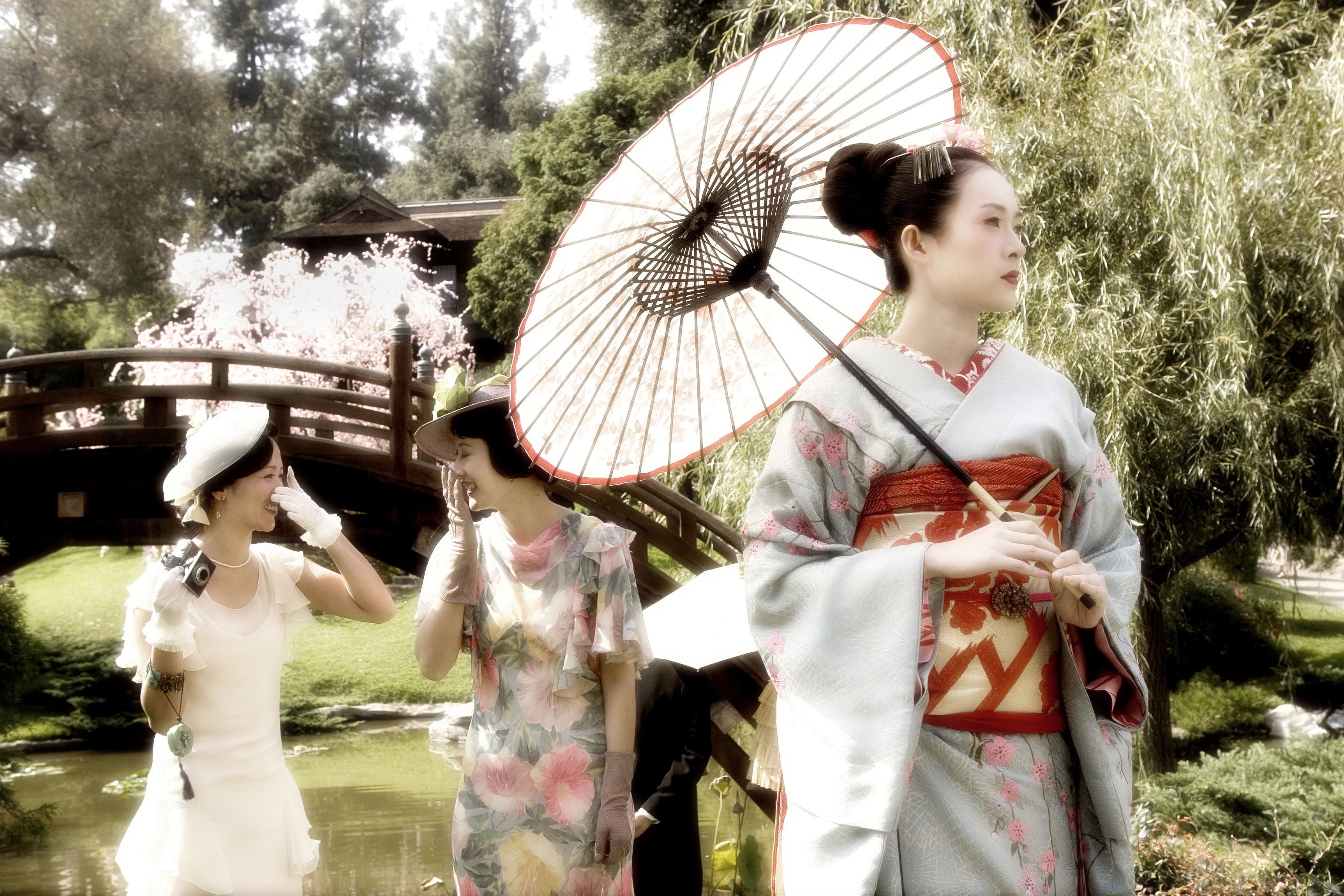 people, traditional clothing, women, memoirs of a geisha, standing, adult, leisure activity, nature, lifestyles, clothing, three quarter length, holding, HD Wallpaper
