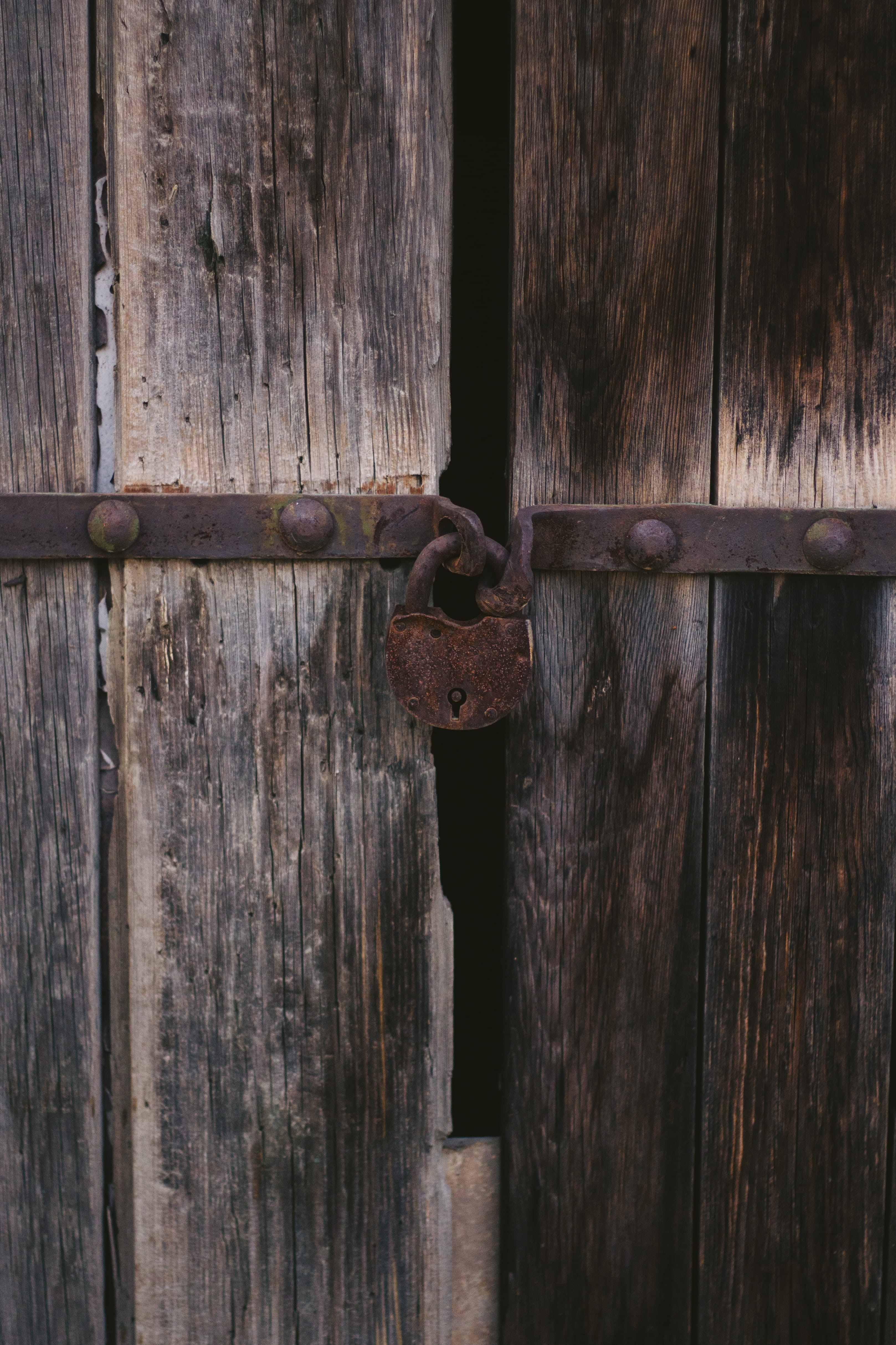 hardwood, rust, orange juice, bracket, wood, textured, porch, outdoors, full frame, closed, metal, 4K, drink, juice, combination lock, security, protection, Phone HD Wallpaper