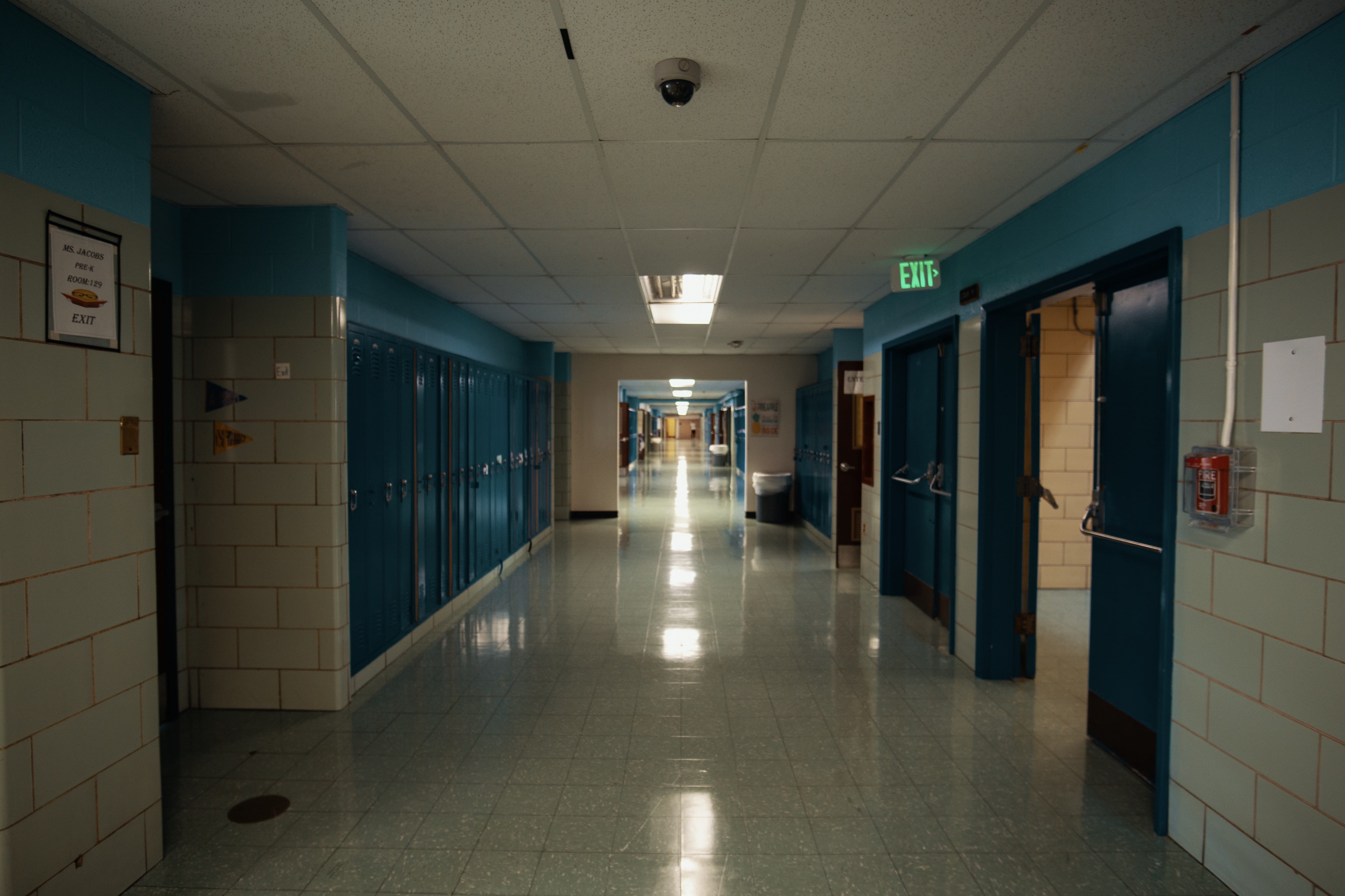 lighting equipment, built structure, sport, tile, working out, shelf, hallway, building, direction, light fixture, indoors, hospital, empty, flooring, lighting, HD Wallpaper