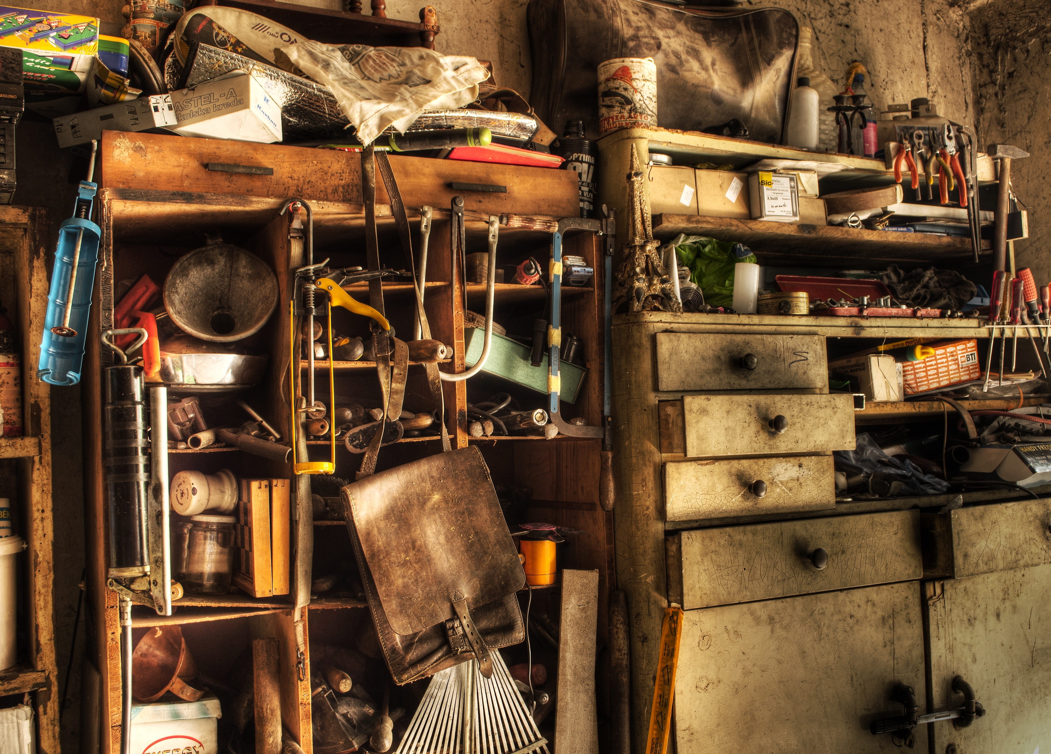 garage, aged, metal, 4K, abundance, variation, large group of objects, equipment, abandoned, arrangement, indoors, tool, obsolete, work tool, damaged, HD Wallpaper