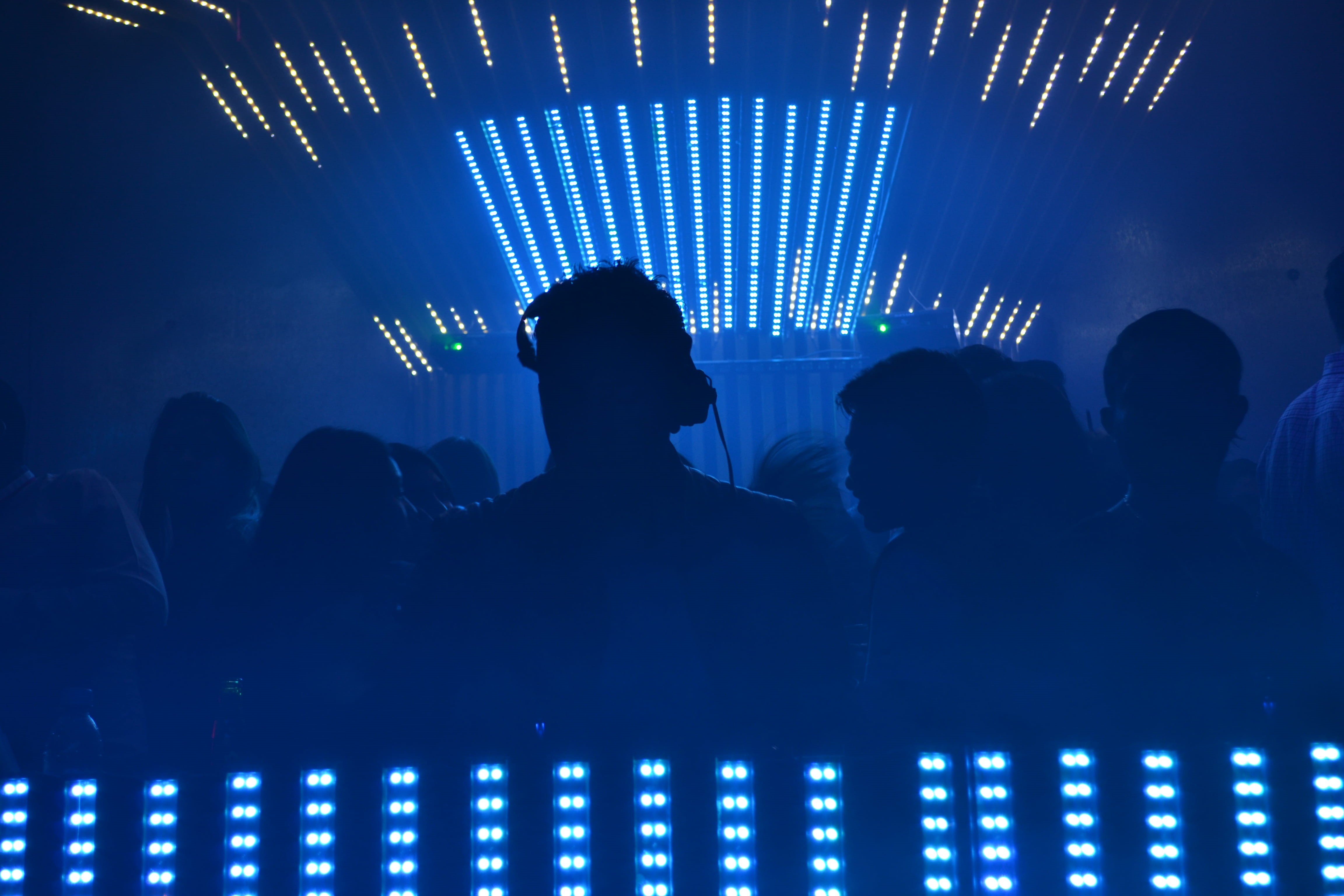 dj, text, person, human, silhouette, people, light, group of people, group, technology, nightlife, music, 4K, pub, leisure activities, real people, event, HD Wallpaper