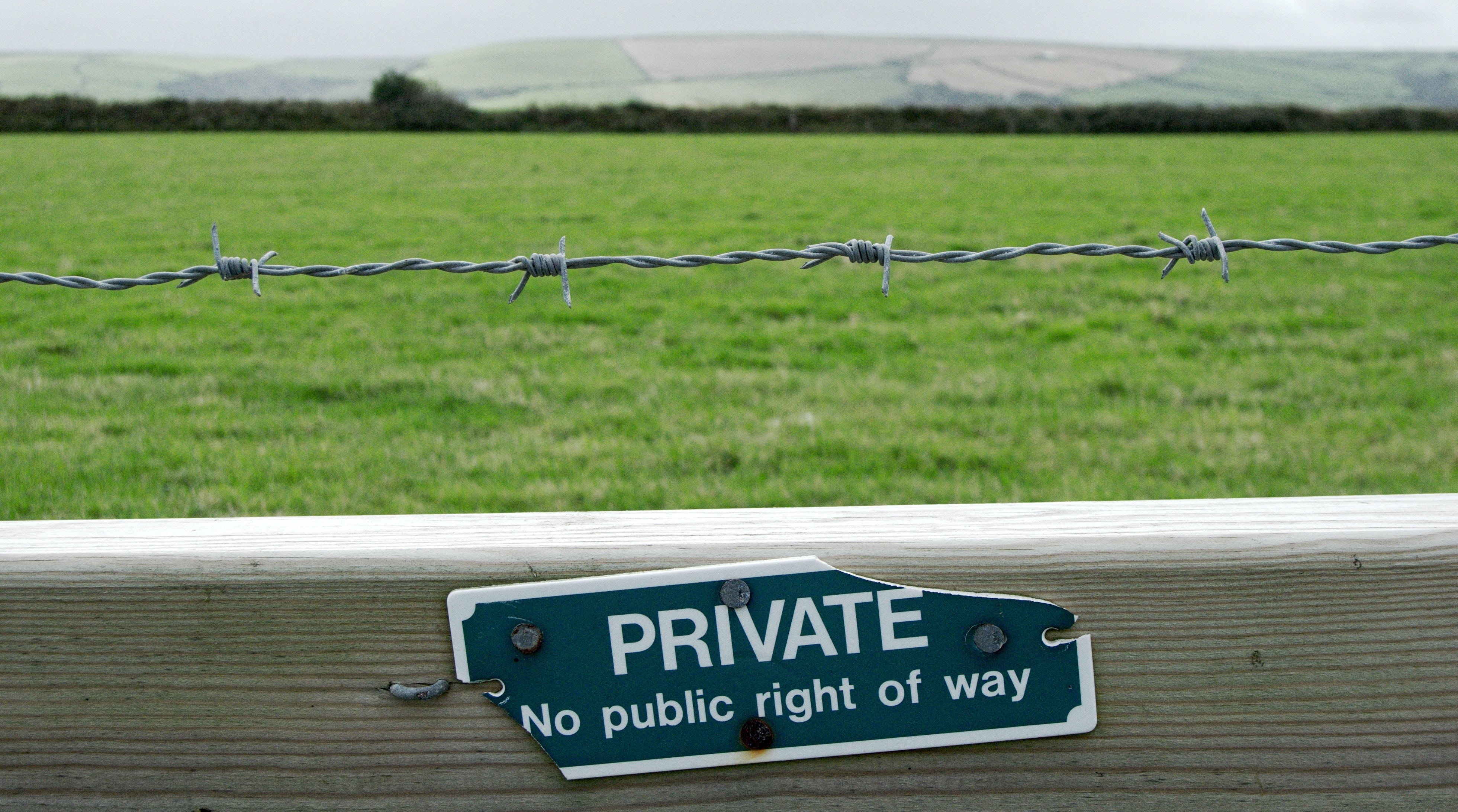 trespassing, prohibit, notice, western script, countryside, restriction, roam, unfriendly, entry, outdoors, barbwire, hindrance, block, no people, 4K, HD Wallpaper