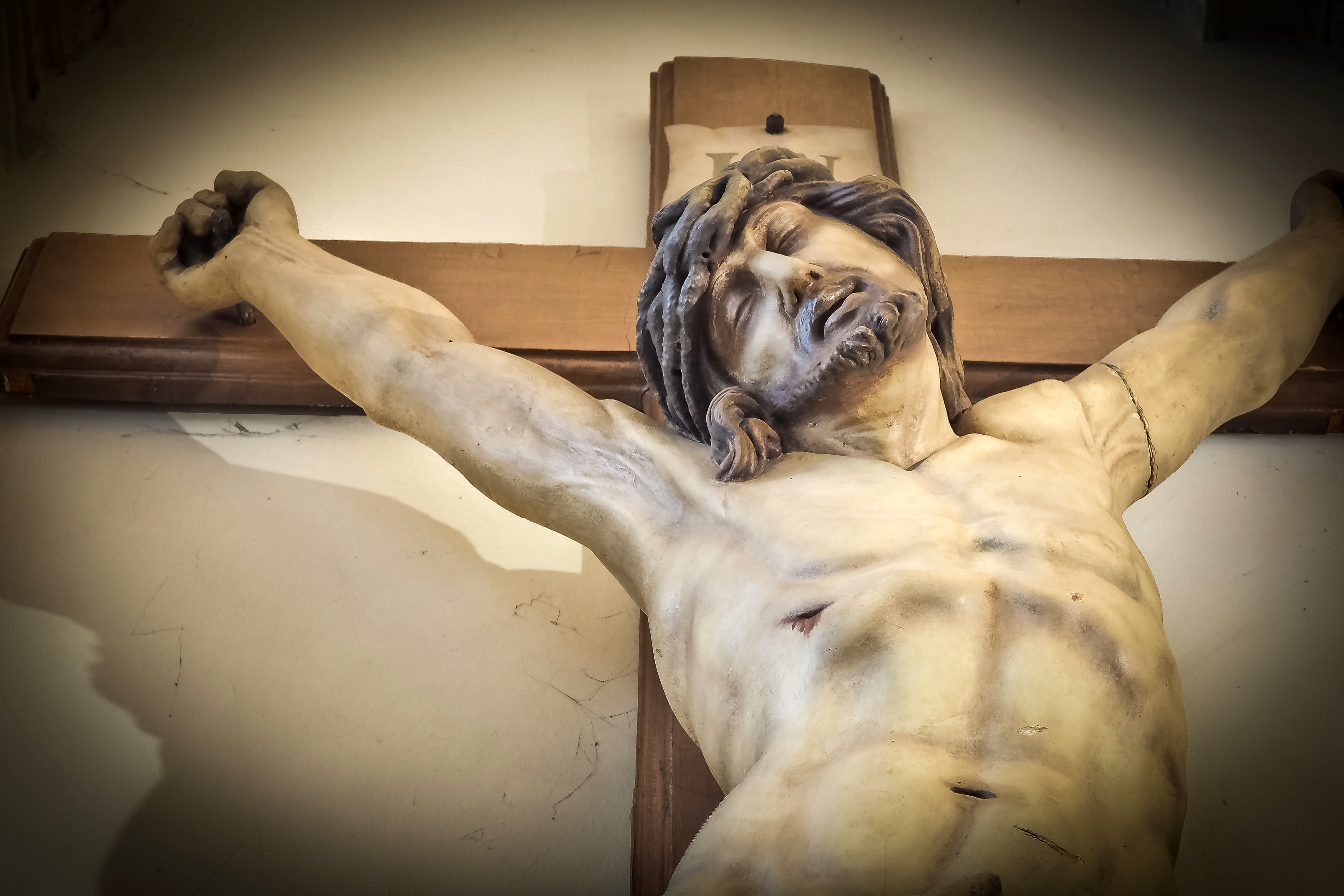 eyes closed, 4K, Statue, dog, animal themes, sleeping, animal, catholic, indoors, old, ornament, day, house of worship, crucifix, wooden cross, ornaments, HD Wallpaper