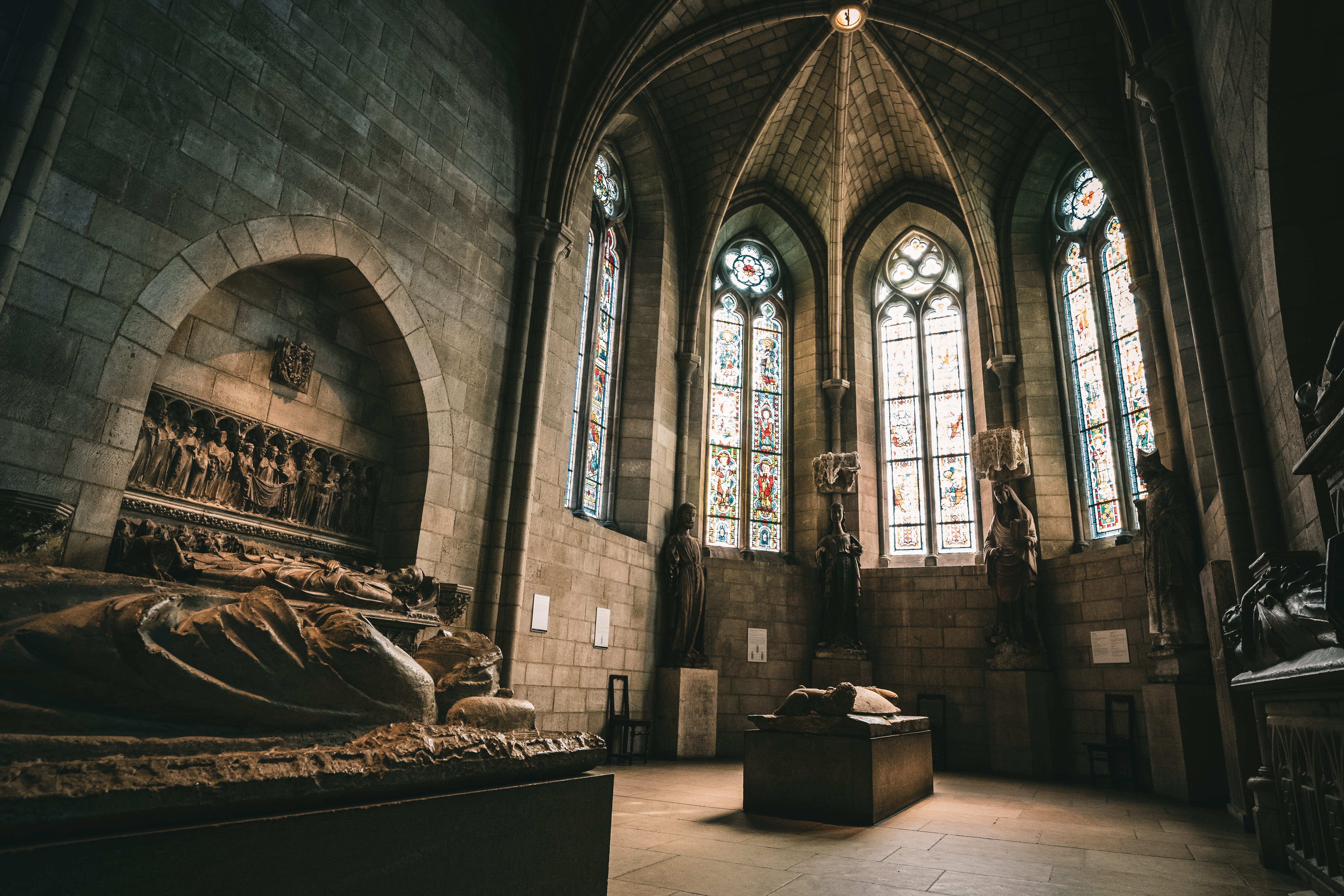 person, monument, day, sculpture, photography, history, arch, spirituality, belief, grayscale, home decor, ceiling, the past, slate, no people, 5K, concrete, HD Wallpaper